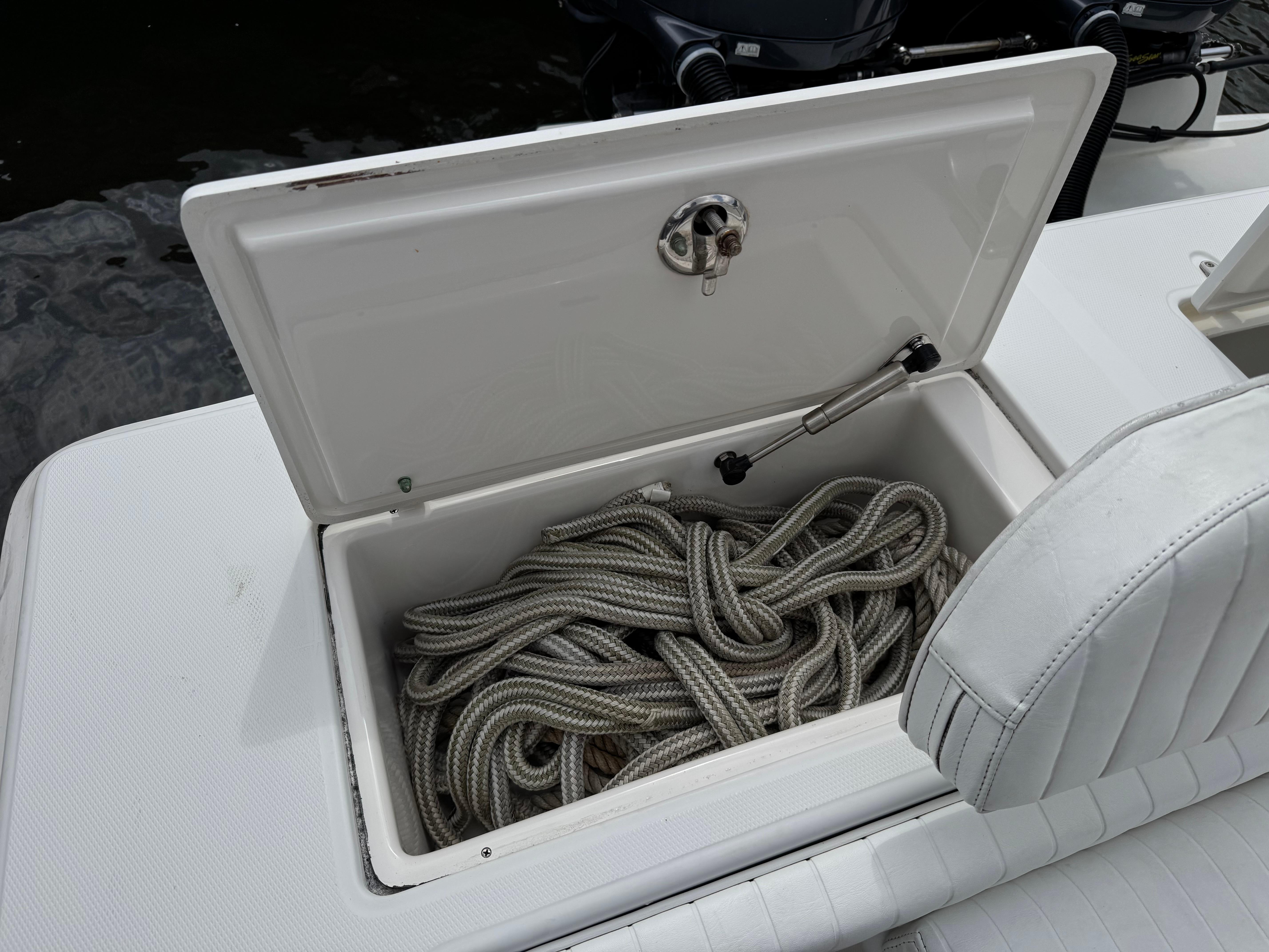 2004-jupiter-31-center-console-power-9725482-20250323094621744-1_XLARGE