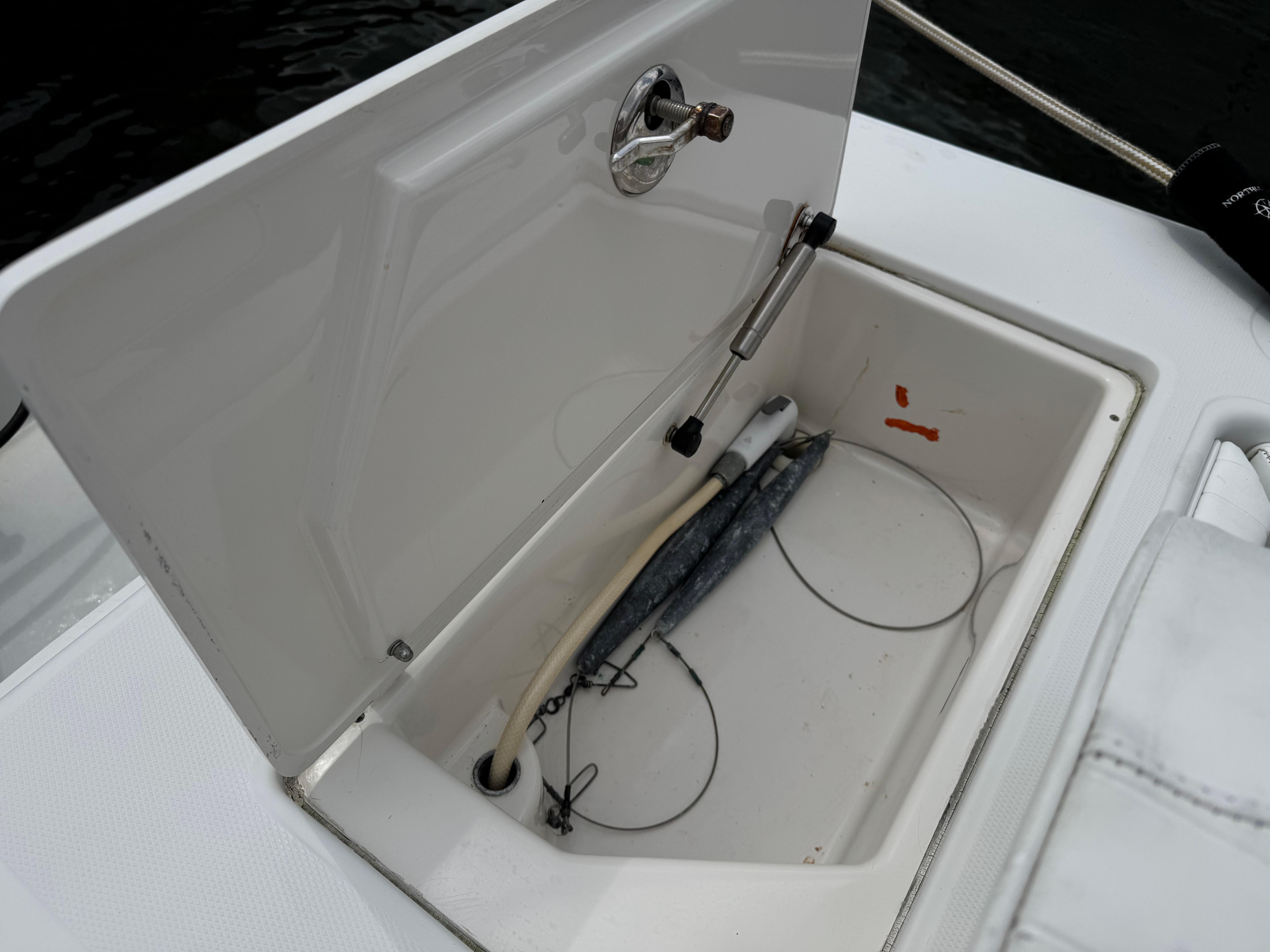 2004-jupiter-31-center-console-power-9725482-20250323094633509-1_XLARGE