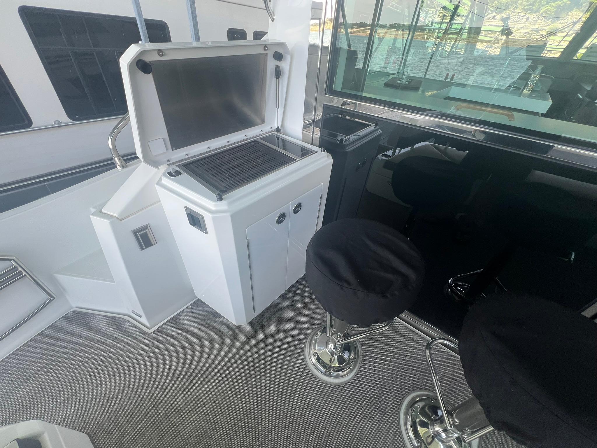 2018-cruisers-yachts-54-cantius-power-9835482-20250611120532819-1_XLARGE