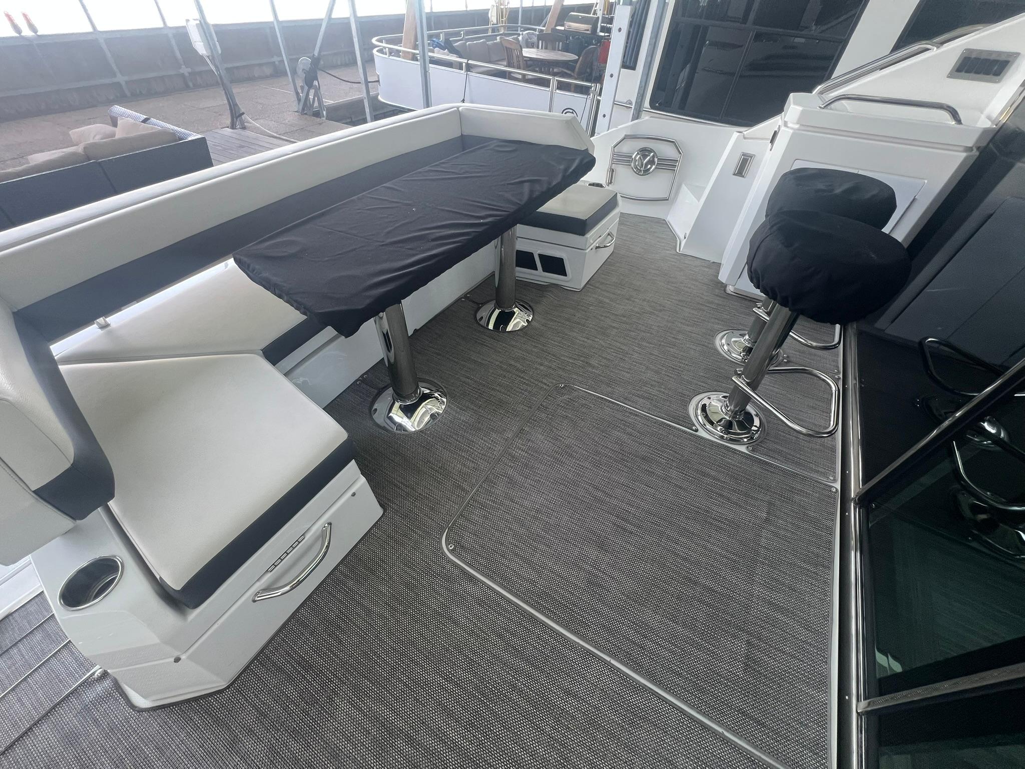 2018-cruisers-yachts-54-cantius-power-9835482-20250611120535915-1_XLARGE