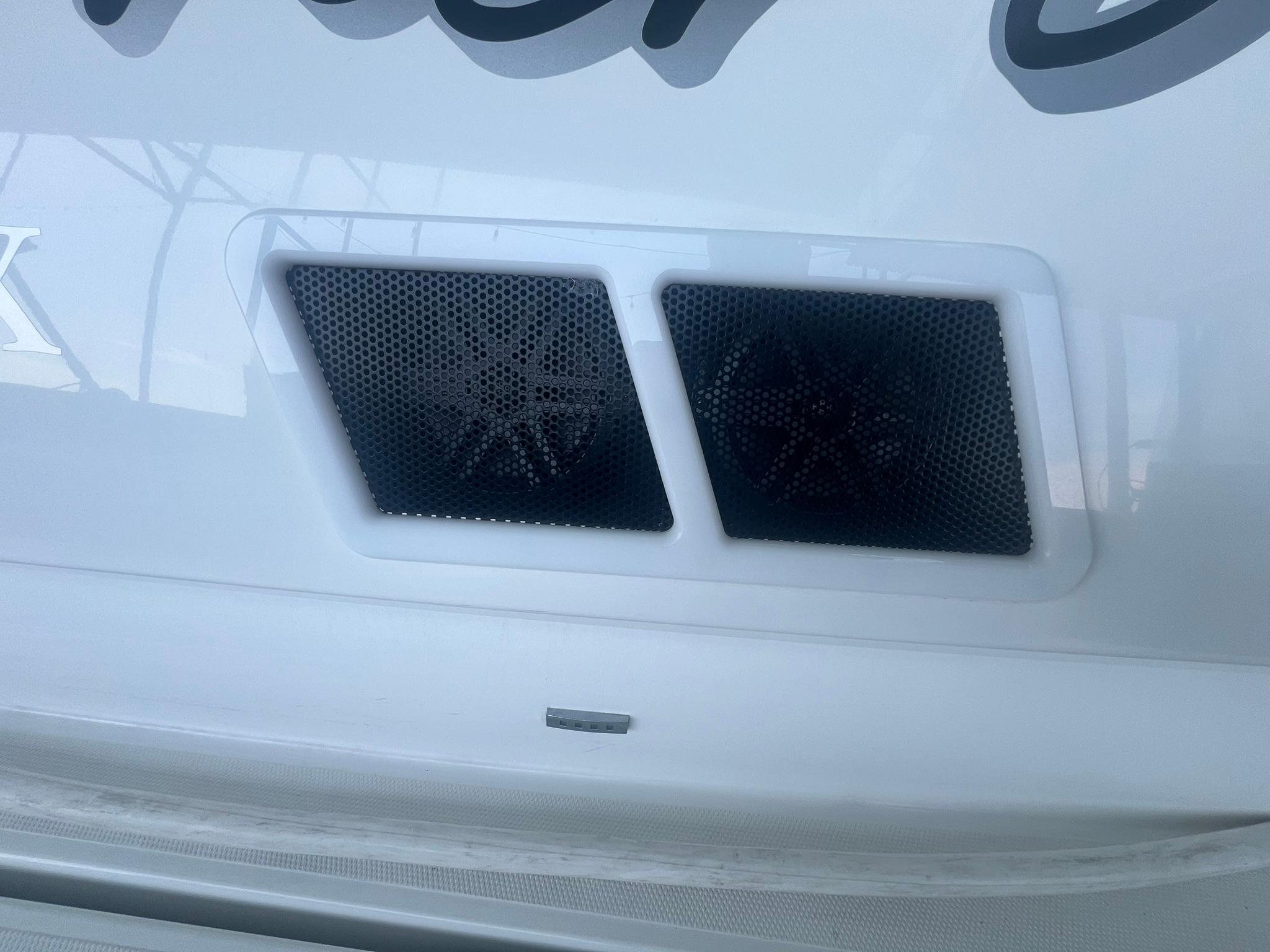2018-cruisers-yachts-54-cantius-power-9835482-20250611120541447-1_XLARGE