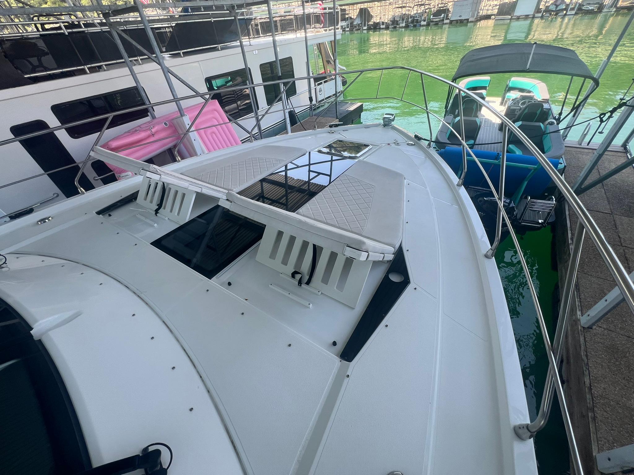 2018-cruisers-yachts-54-cantius-power-9835482-20250611120543667-1_XLARGE