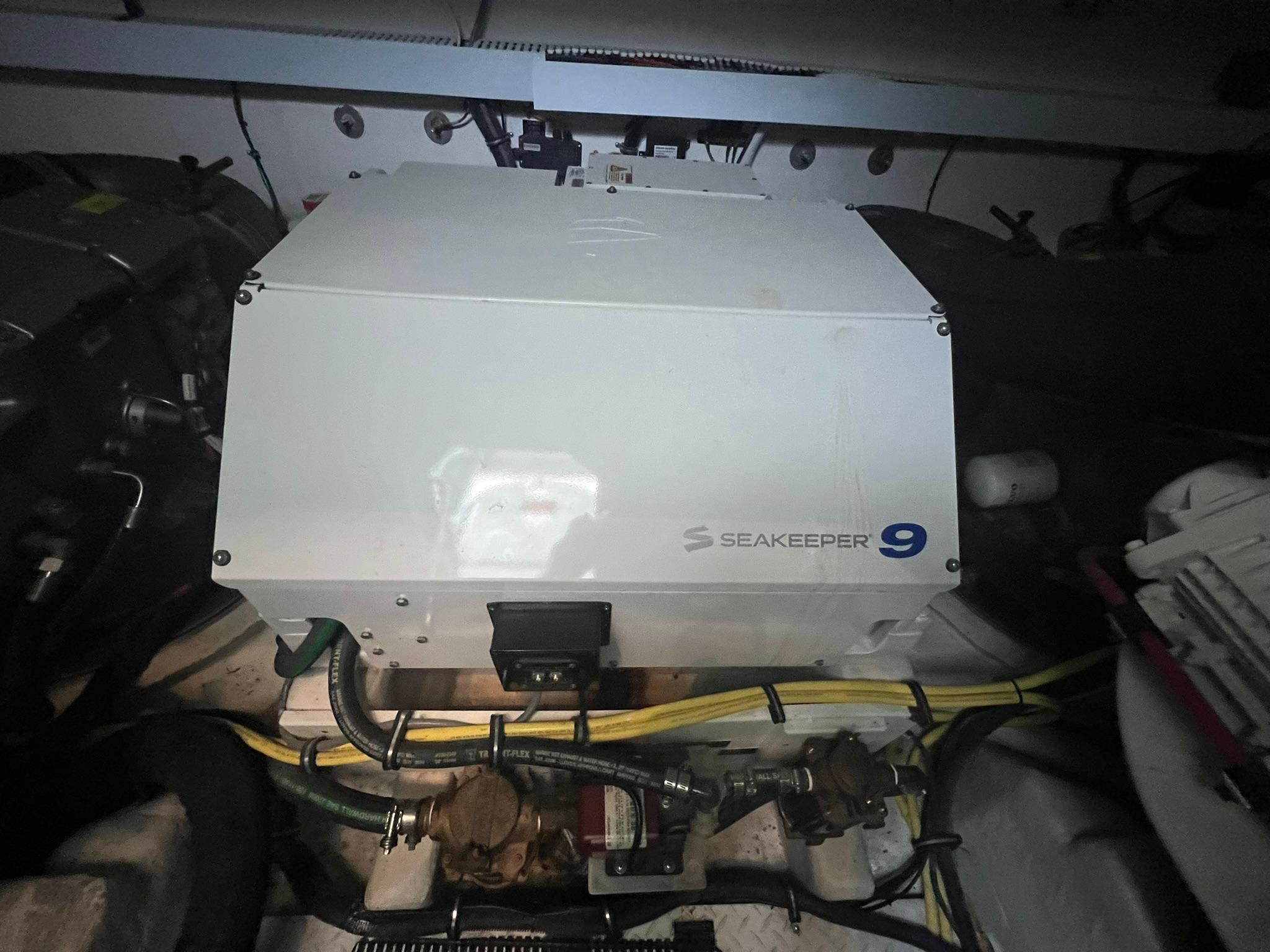 2018-cruisers-yachts-54-cantius-power-9835482-20250611120555520-1_XLARGE
