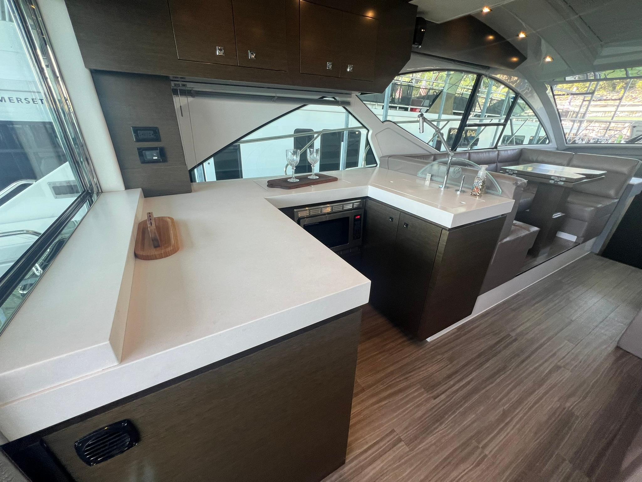 2018-cruisers-yachts-54-cantius-power-9835482-20250611120607730-1_XLARGE