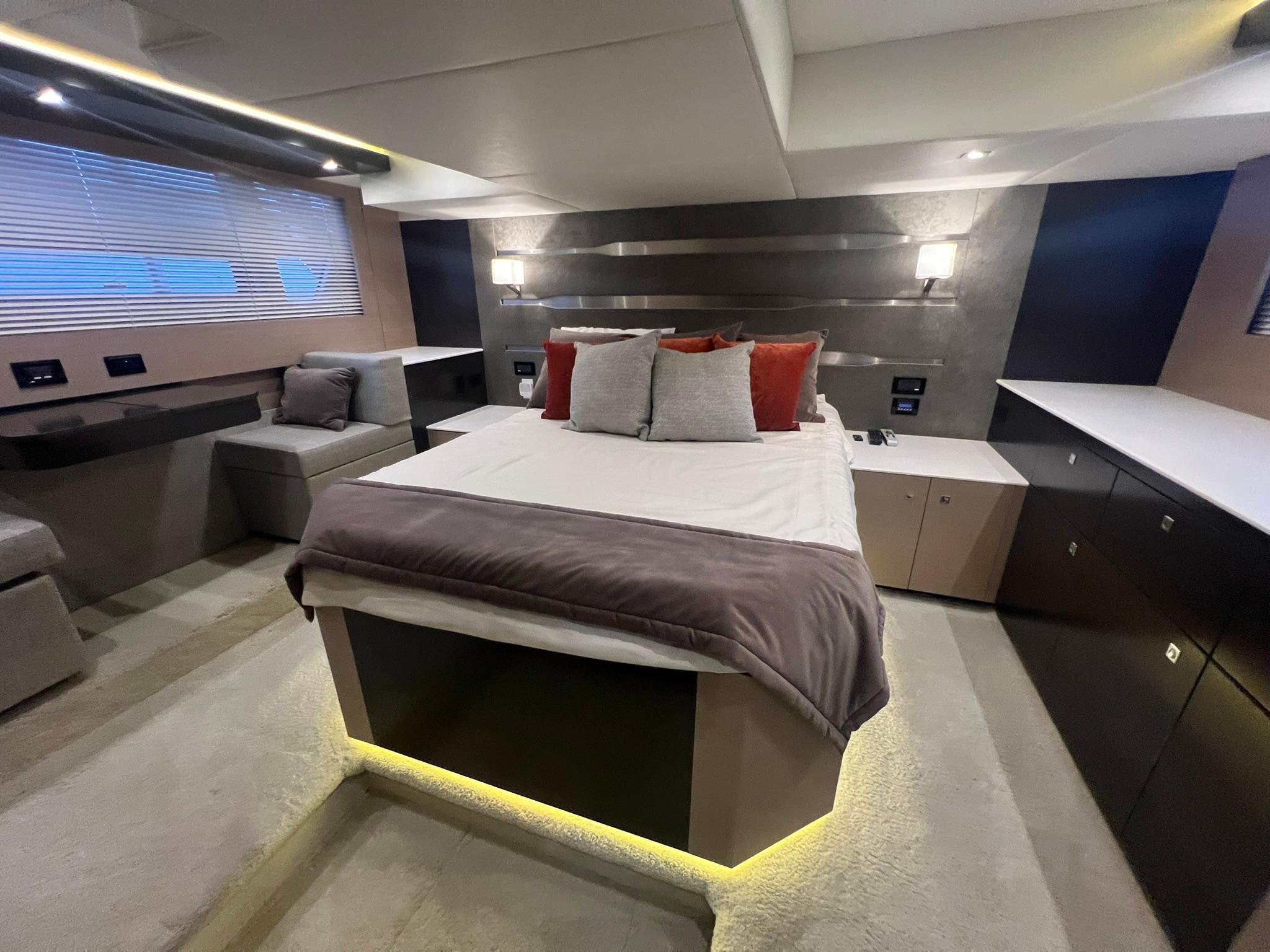 2018-cruisers-yachts-54-cantius-power-9835482-20250611120657790-1_XLARGE