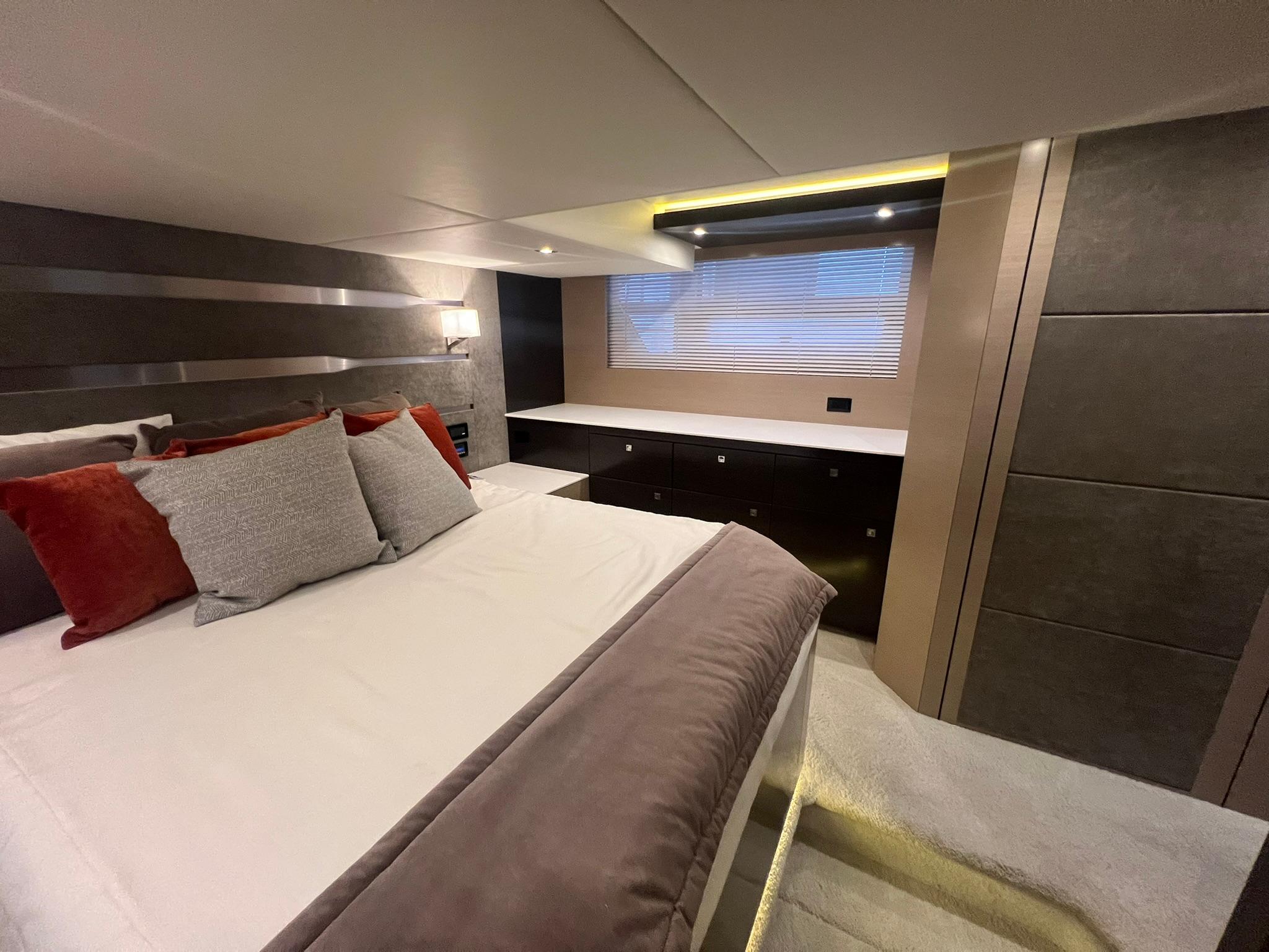 2018-cruisers-yachts-54-cantius-power-9835482-20250611120701756-1_XLARGE