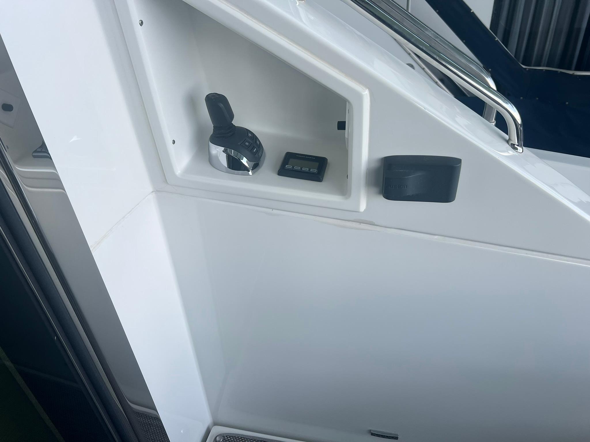 2018-cruisers-yachts-54-cantius-power-9835482-20250611120707555-1_XLARGE