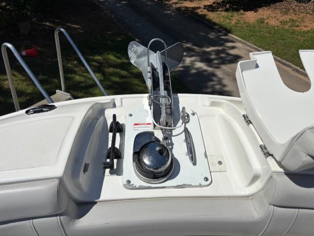 2021 Sea Ray SDX 270 Outboard anchor system on deck, featuring sleek design and functionality.