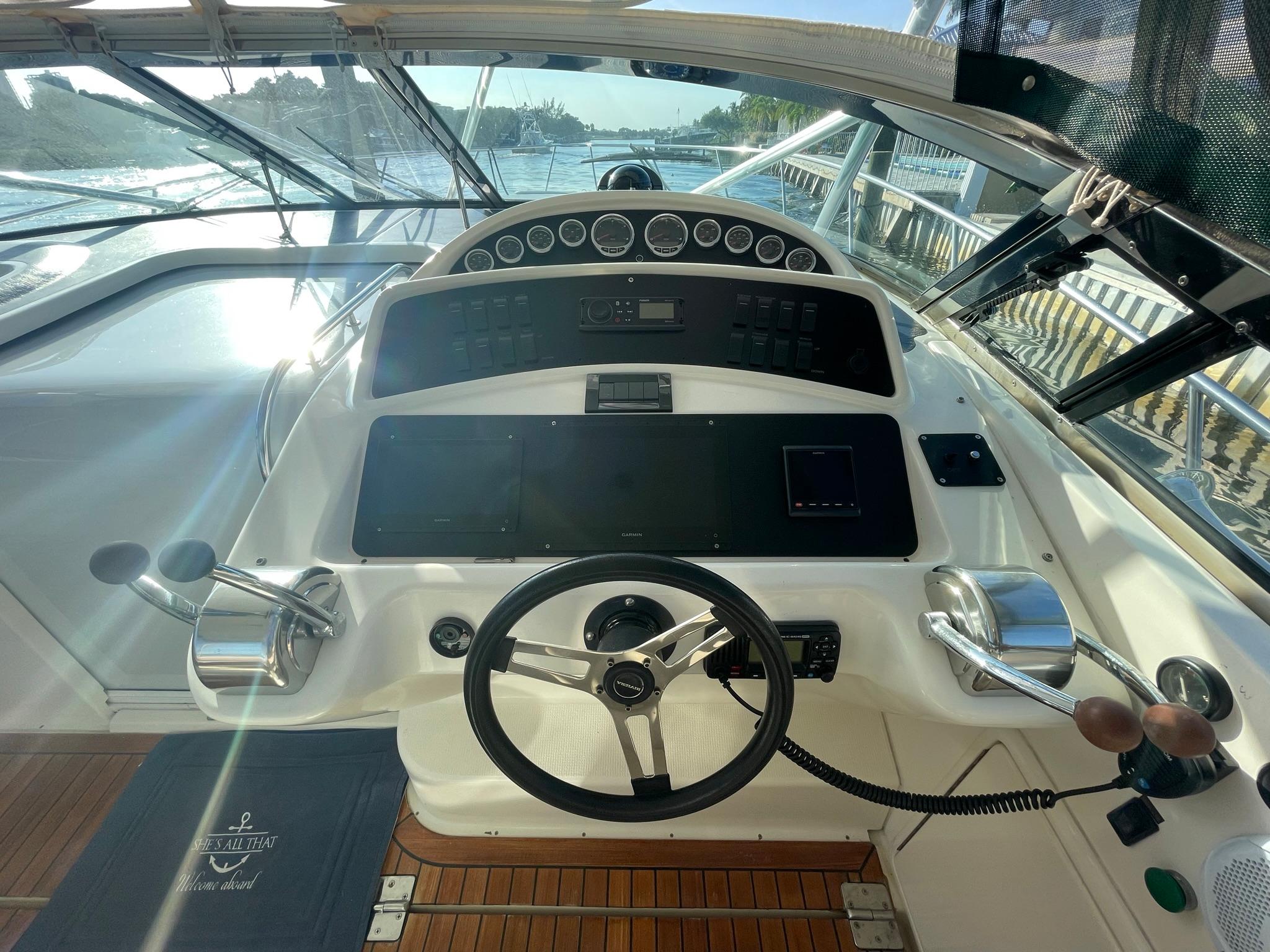 Riviera 40 Offshore Express - Helm