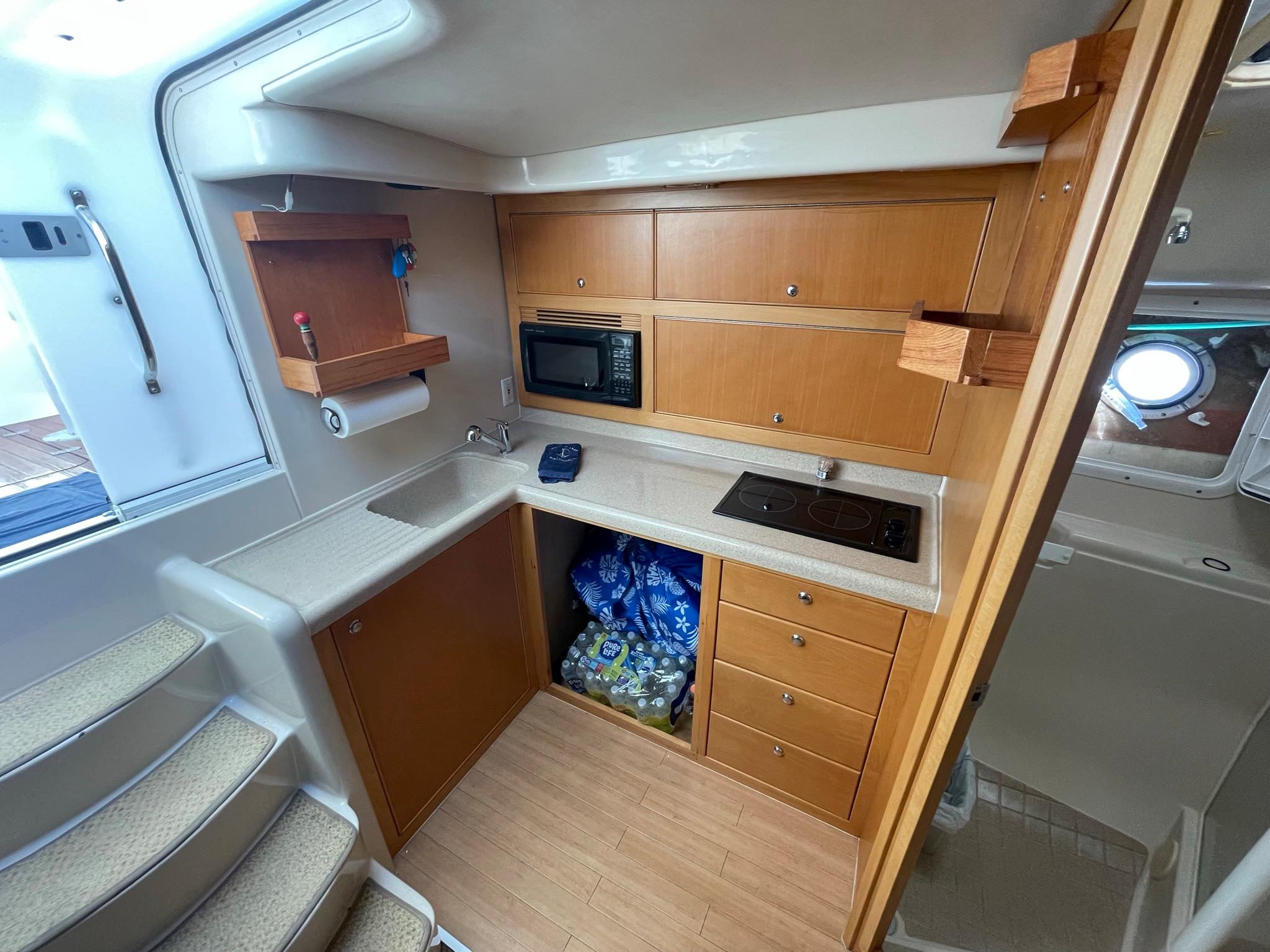 Riviera 40 Offshore Express - Galley