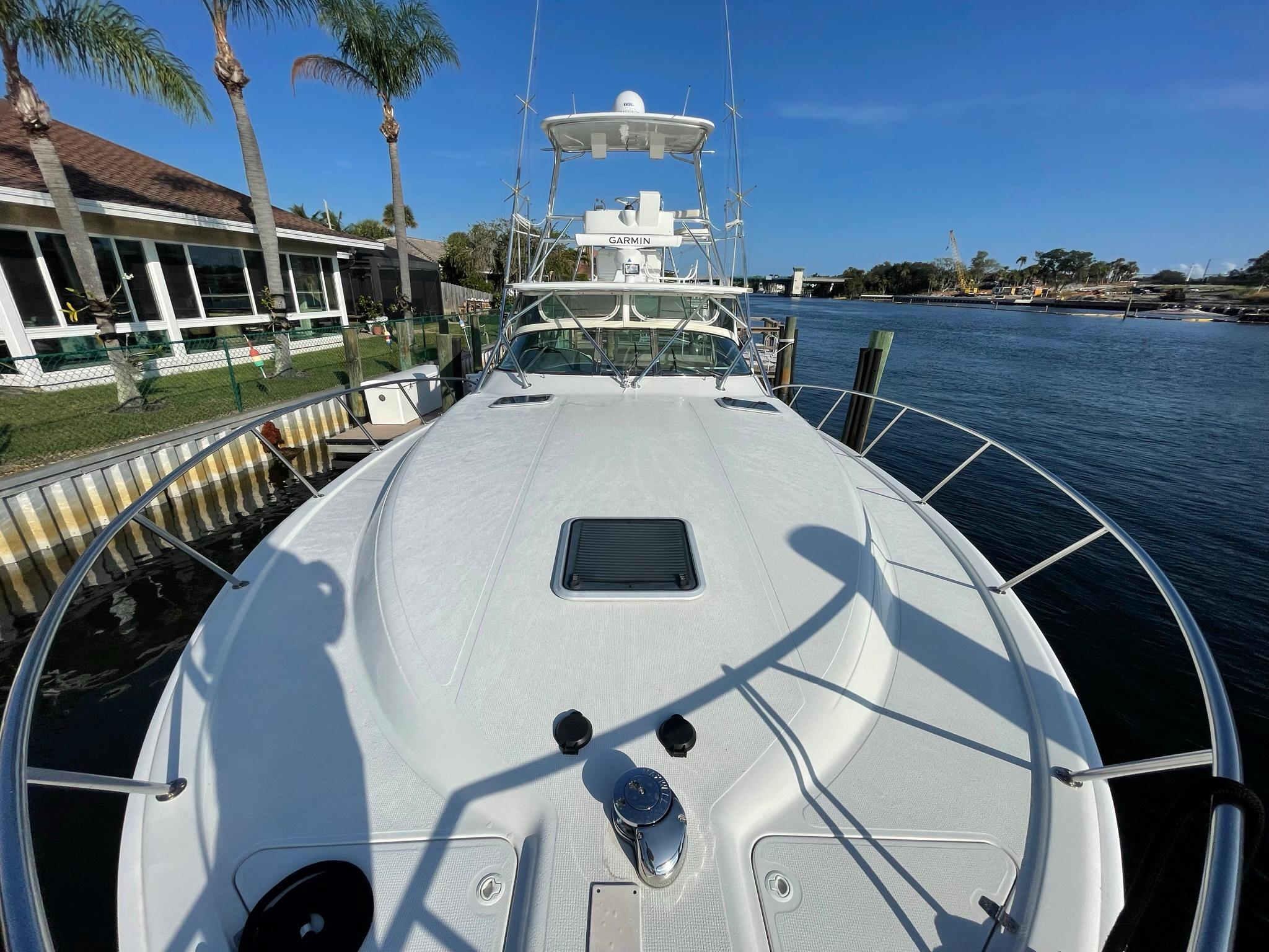 Riviera 40 Offshore Express - Bow