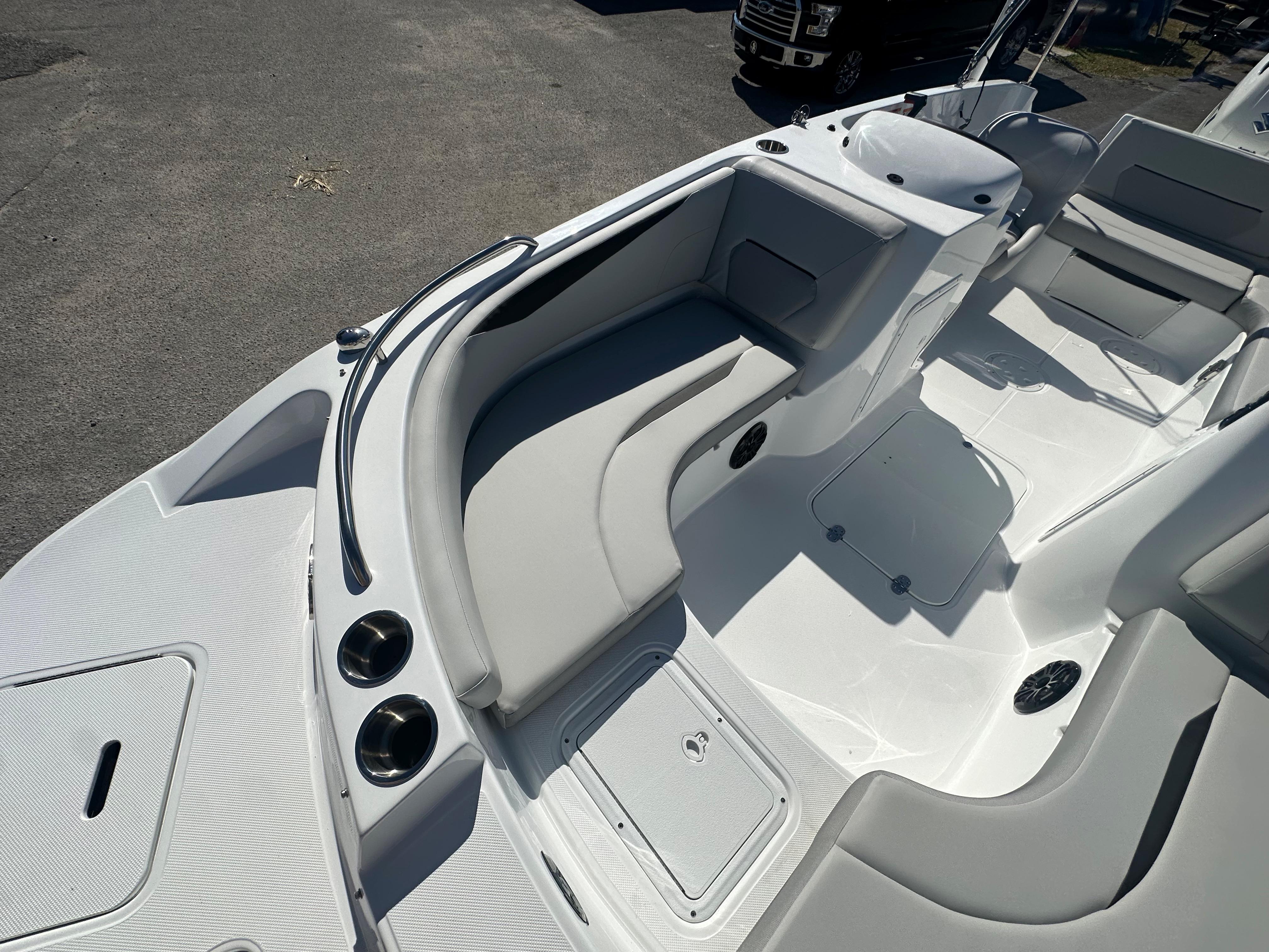 2024 Hurricane SunDeck Sport 188 OB-5