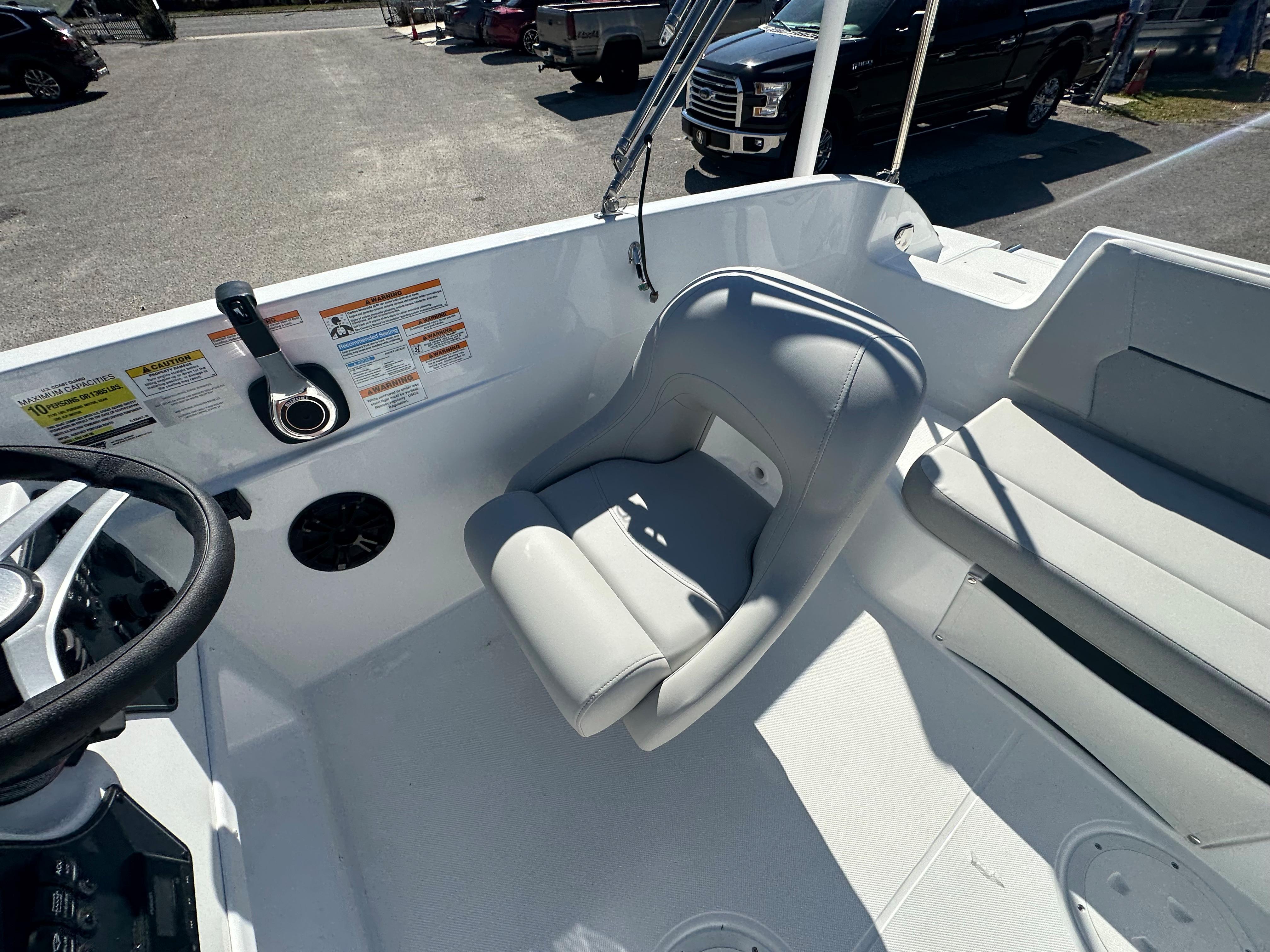 2024 Hurricane SunDeck Sport 188 OB-8