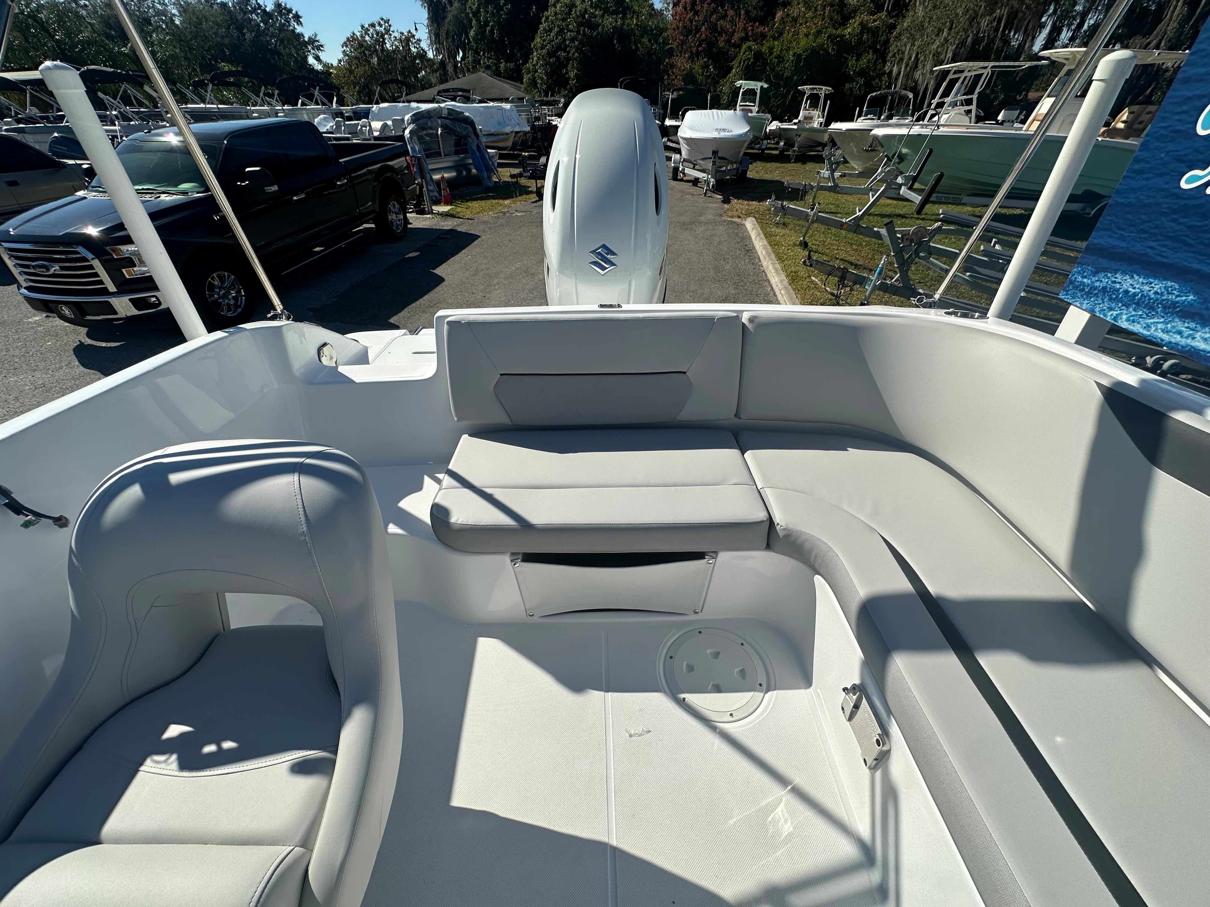 2024 Hurricane SunDeck Sport 188 OB-9