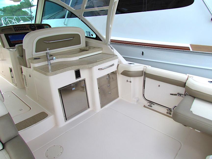 2014-grady-white-freedom-375-power-9825490-20250603142434182-1_XLARGE