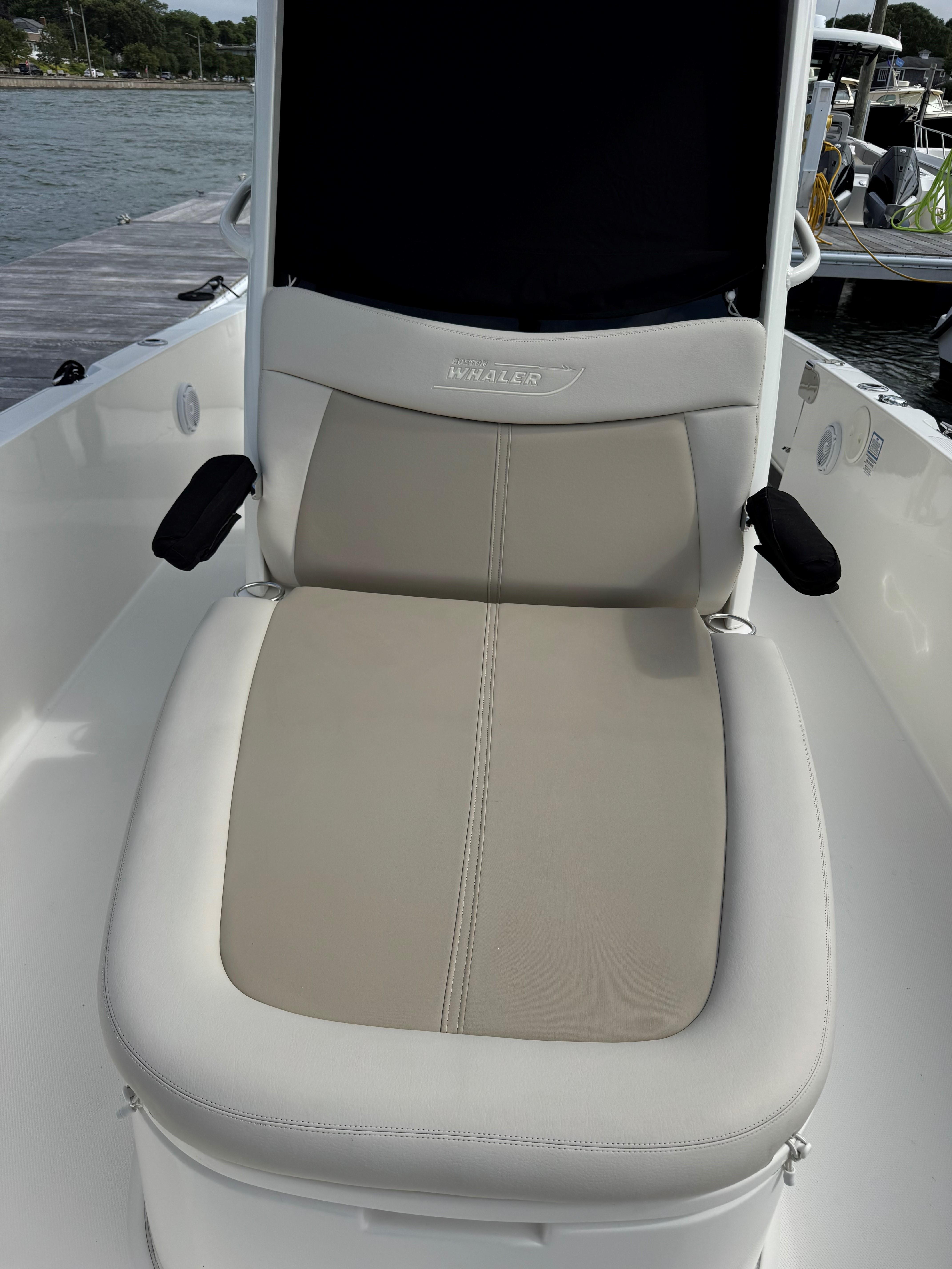 2017-boston-whaler-270-dauntless-power-9875494-20250717072409612-1