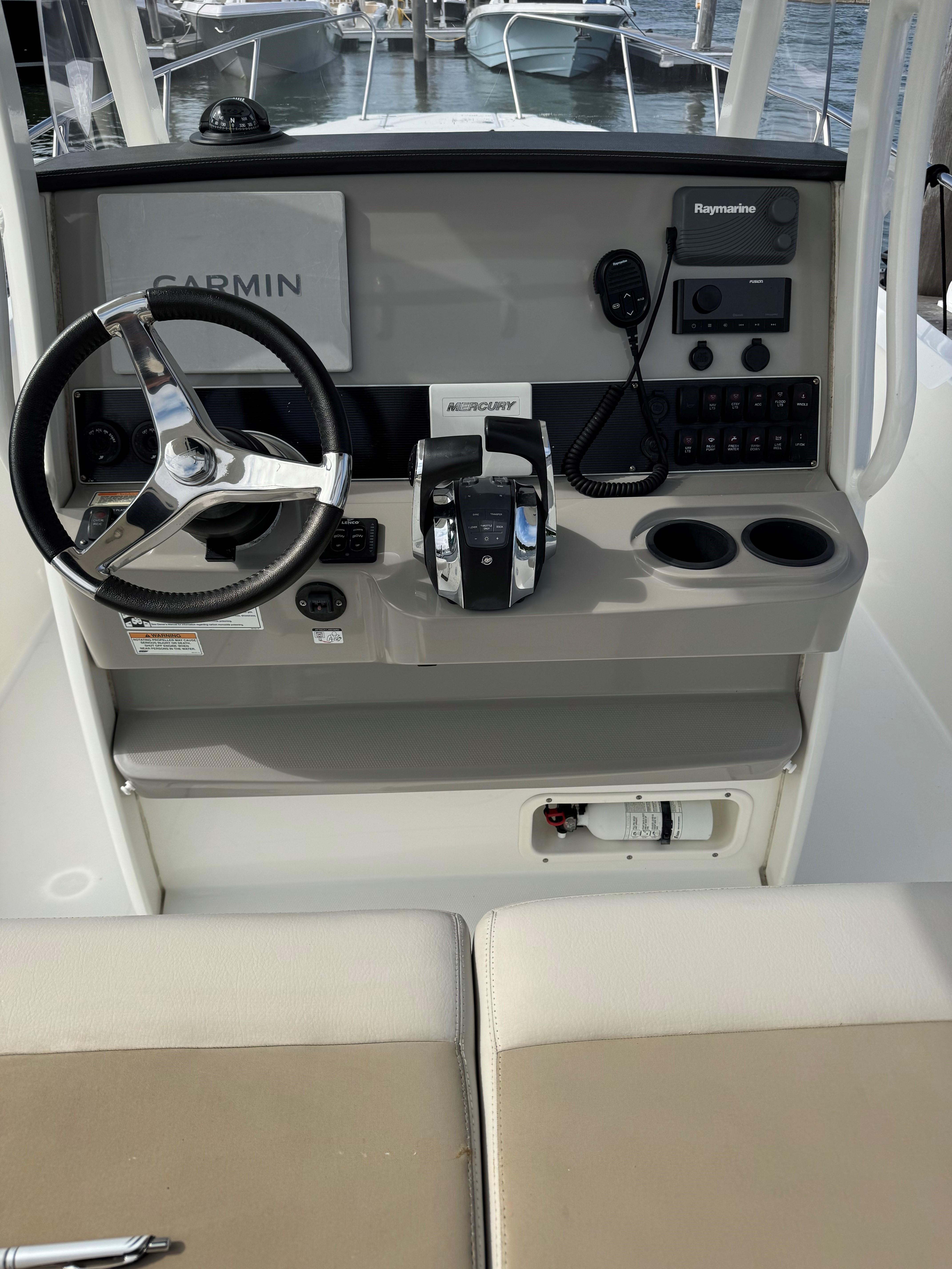 2017-boston-whaler-270-dauntless-power-9875494-20250717072415730-1