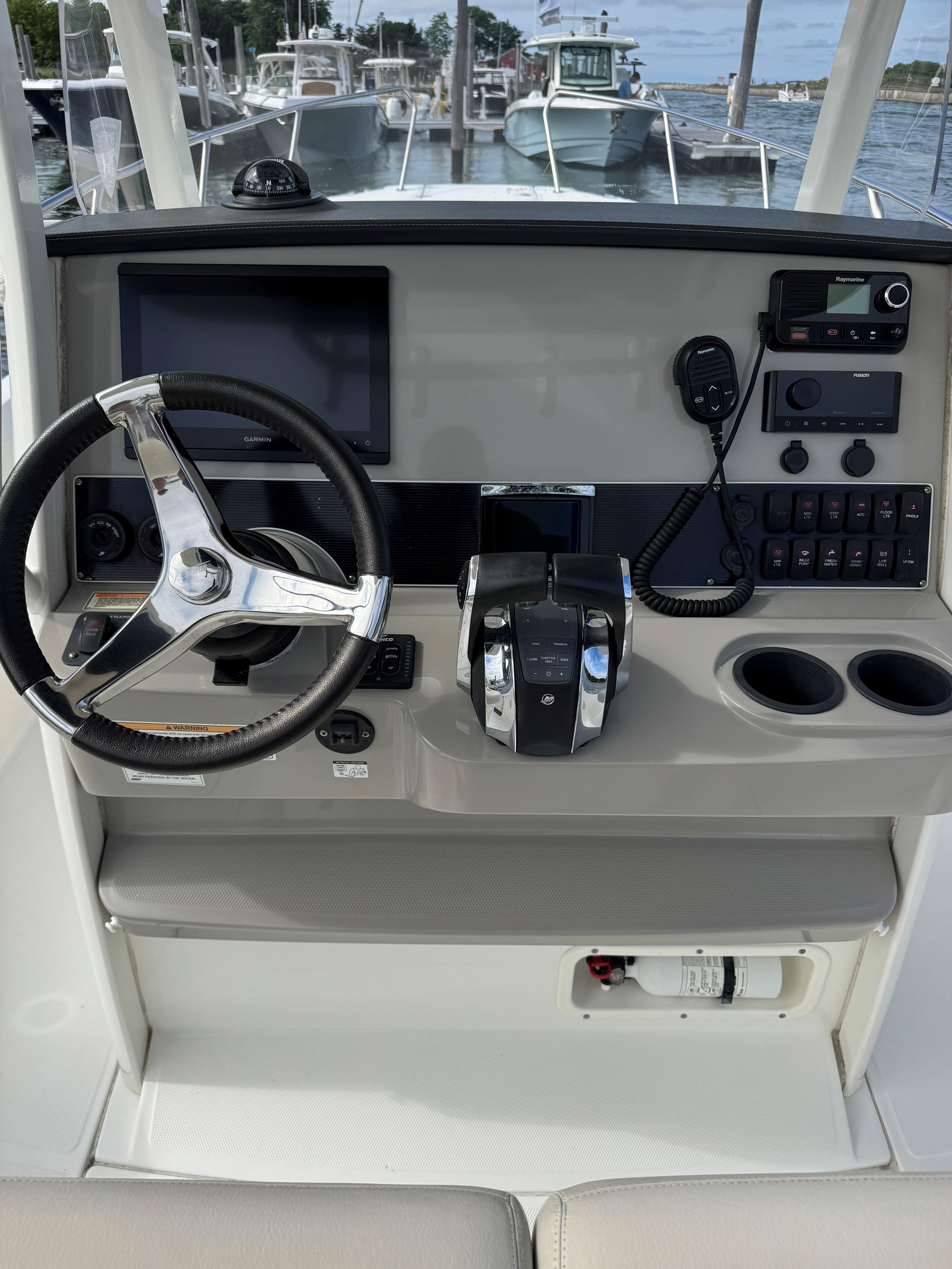 2017-boston-whaler-270-dauntless-power-9875494-20250717072417887-1