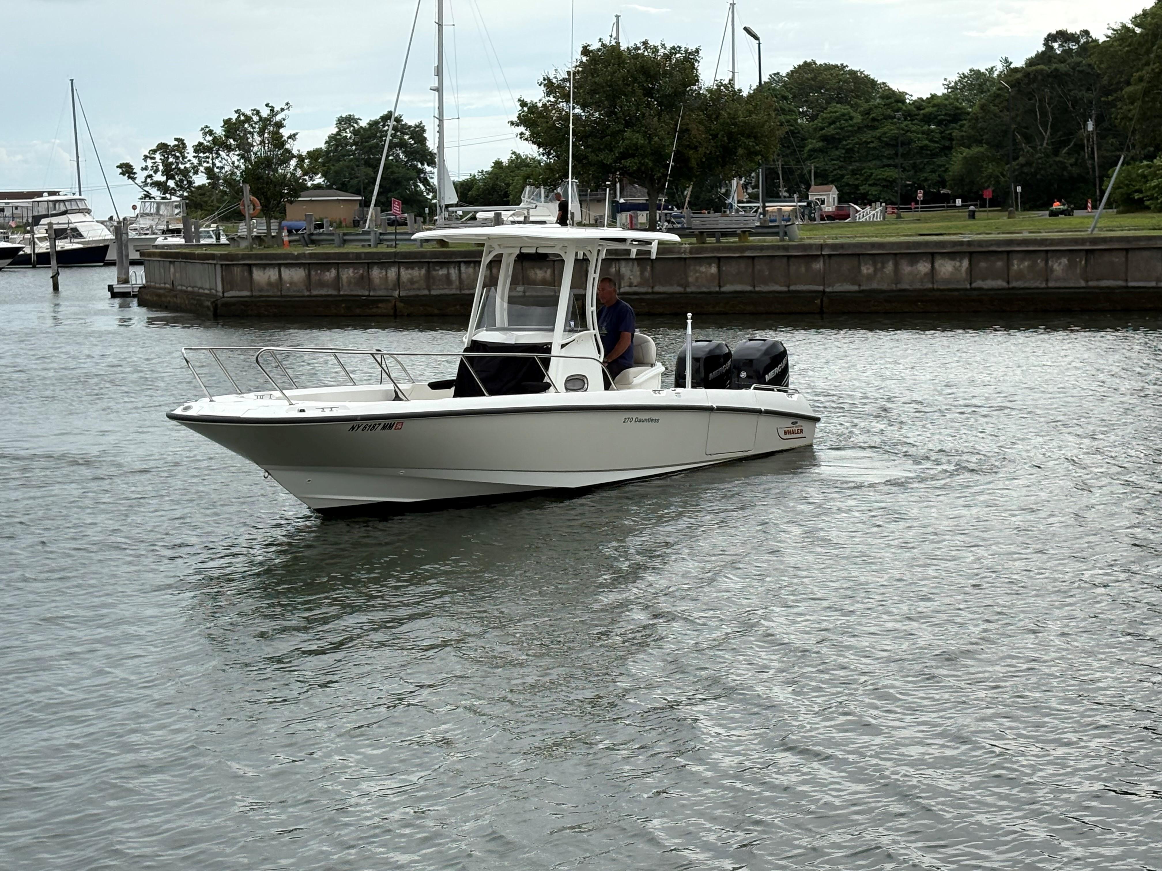 2017-boston-whaler-270-dauntless-power-9875494-20250717072419684-1