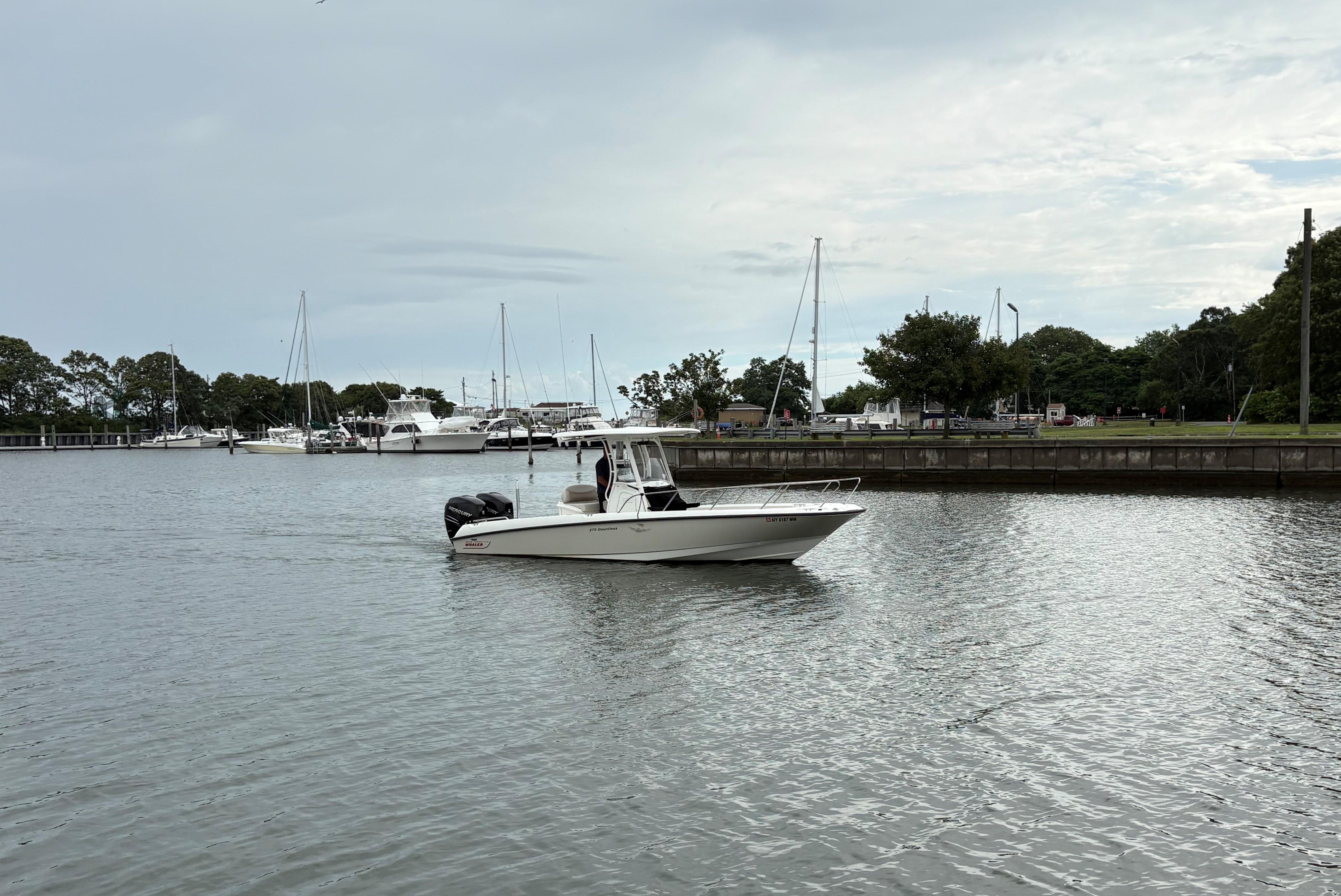 2017-boston-whaler-270-dauntless-power-9875494-20250717072423492-1