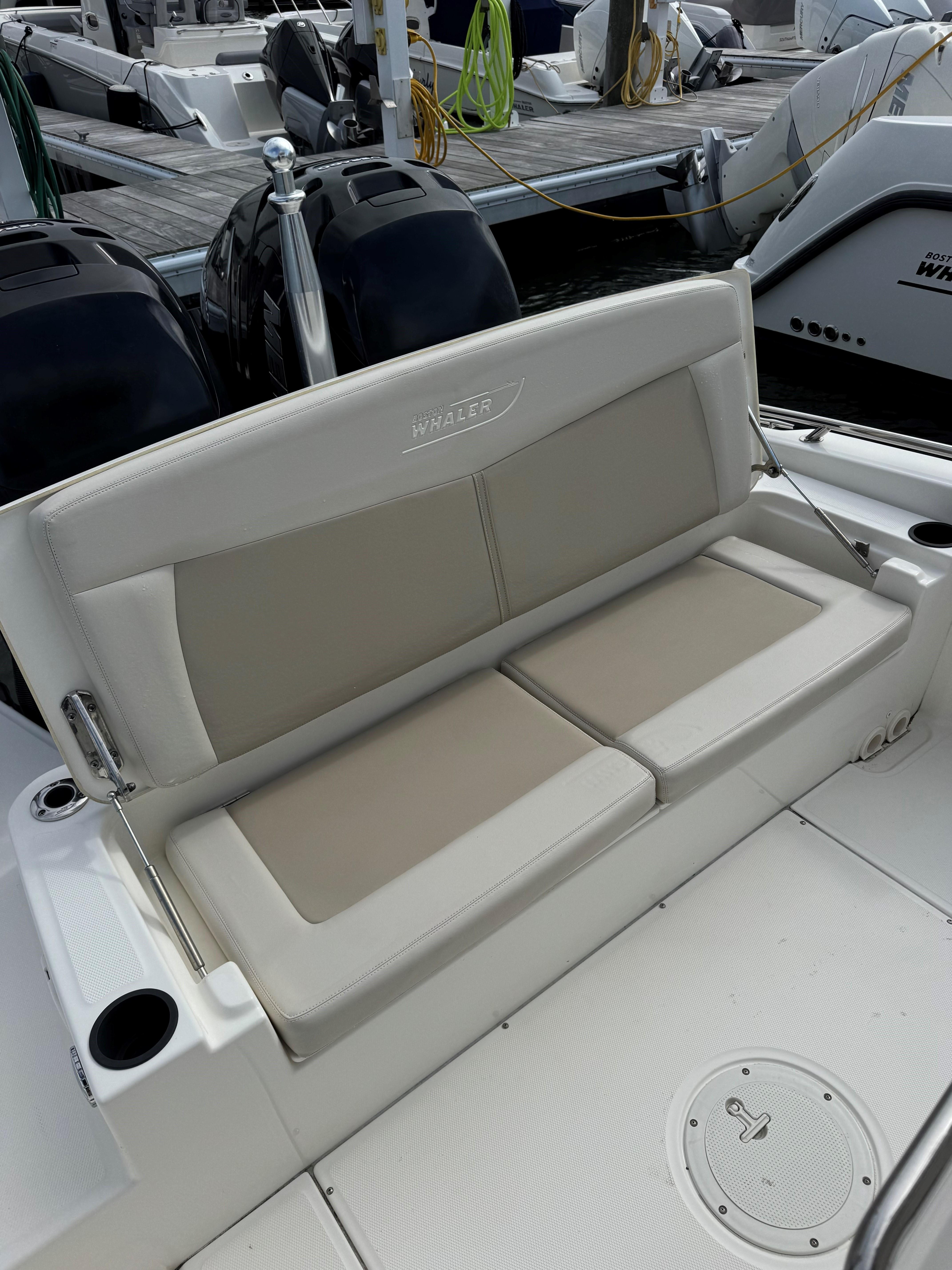 2017-boston-whaler-270-dauntless-power-9875494-20250717072427835-1