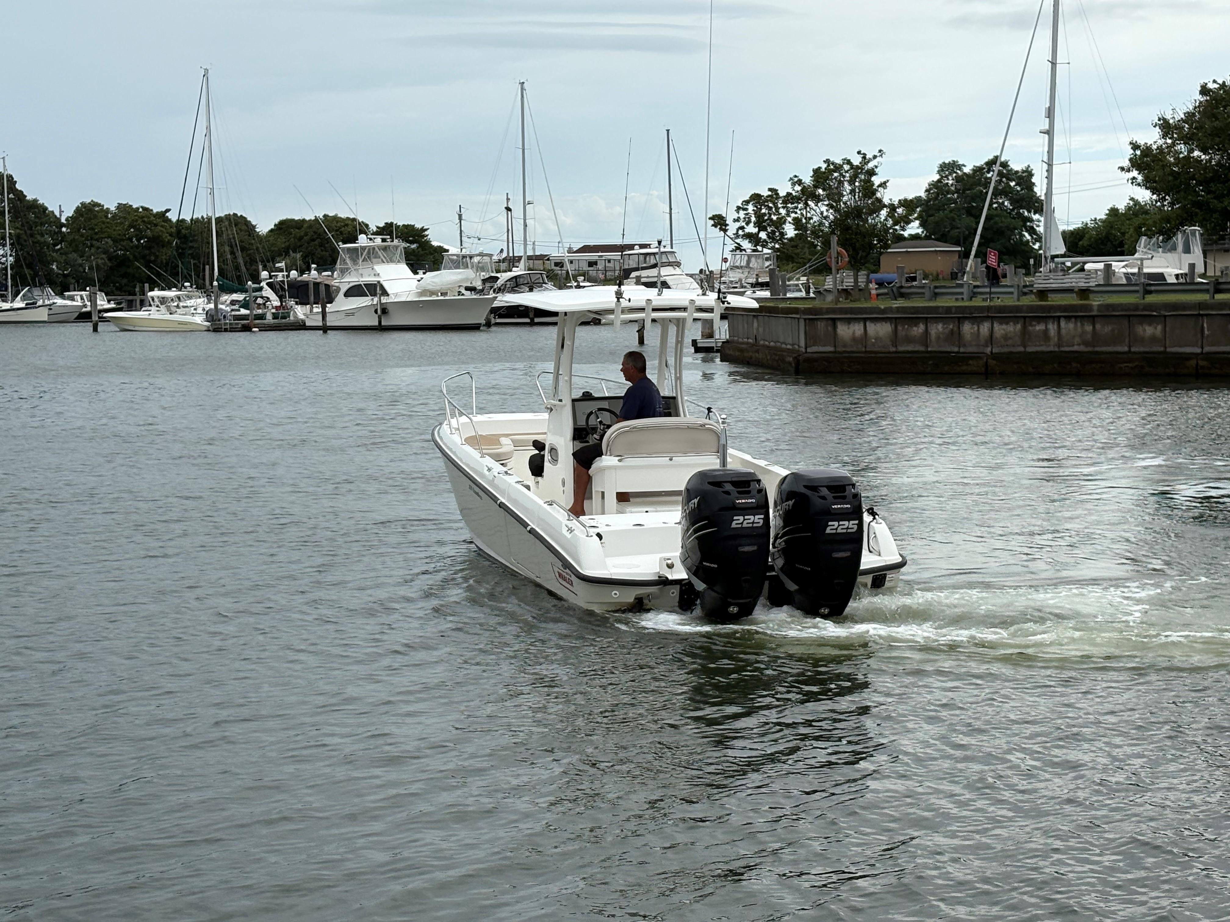 2017-boston-whaler-270-dauntless-power-9875494-20250717072429554-1