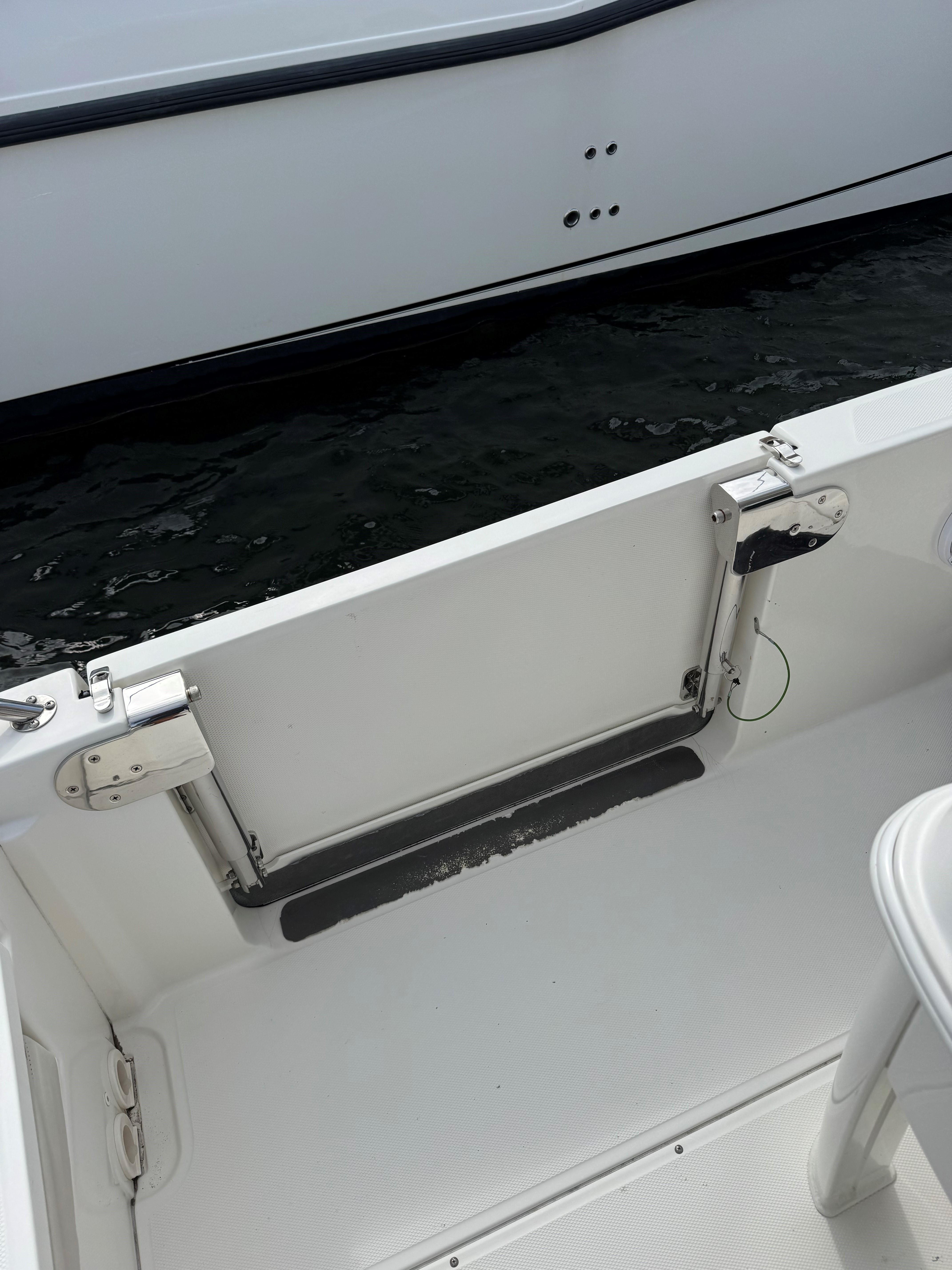 2017-boston-whaler-270-dauntless-power-9875494-20250717072433744-1