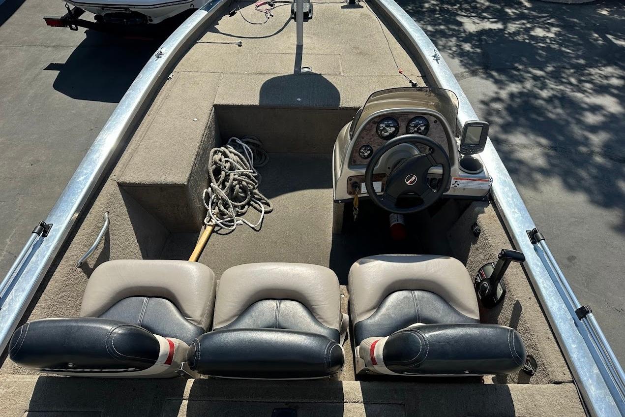 2001 Bass Tracker Pro Team 175 boat interior with steering console and seating.