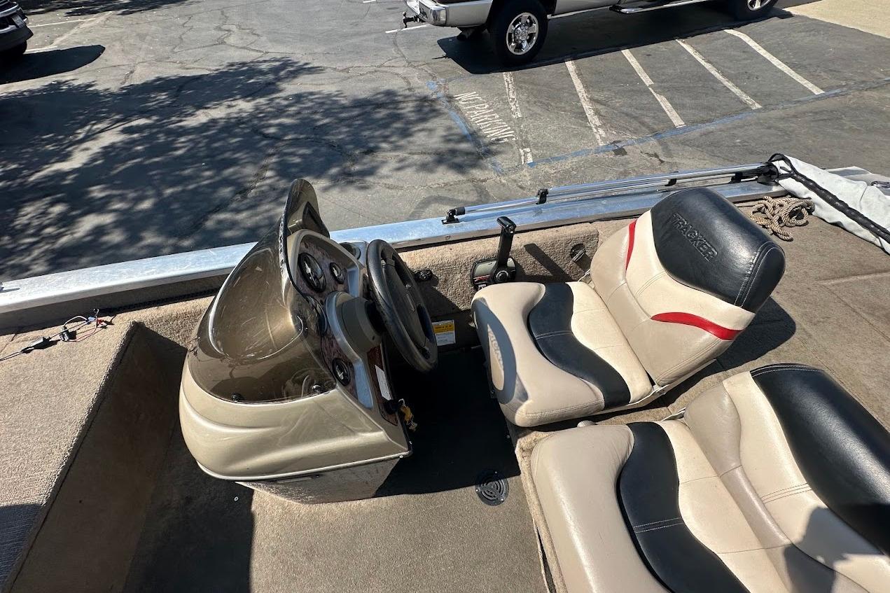 2001 Bass Tracker Pro Team 175 boat interior with steering console and seating.