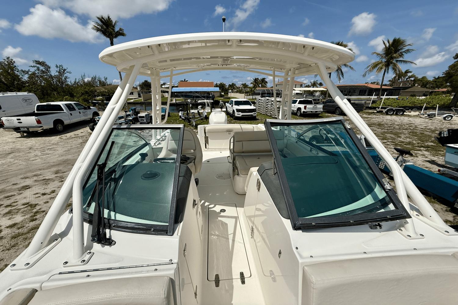 2017-boston-whaler-230-vantage-power-9845499-983786593-0-240620250806-23