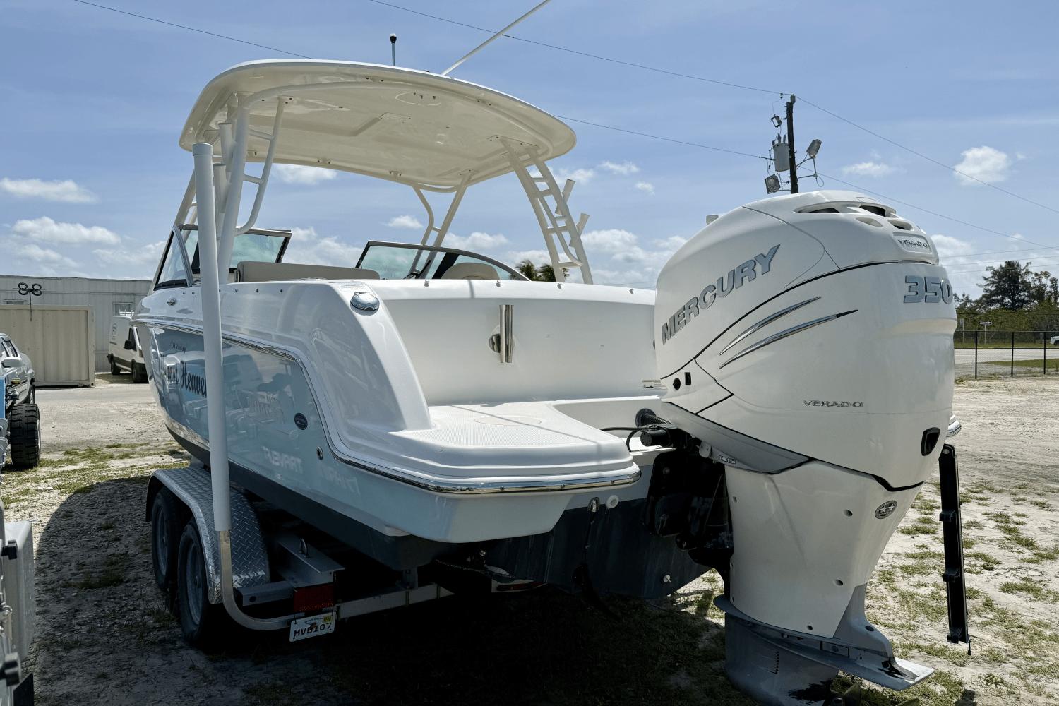 2017-boston-whaler-230-vantage-power-9845499-983786601-0-240620250806-4