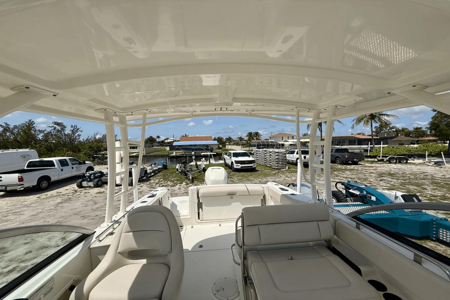2017-boston-whaler-230-vantage-power-9845499-983786613-0-240620250806-22