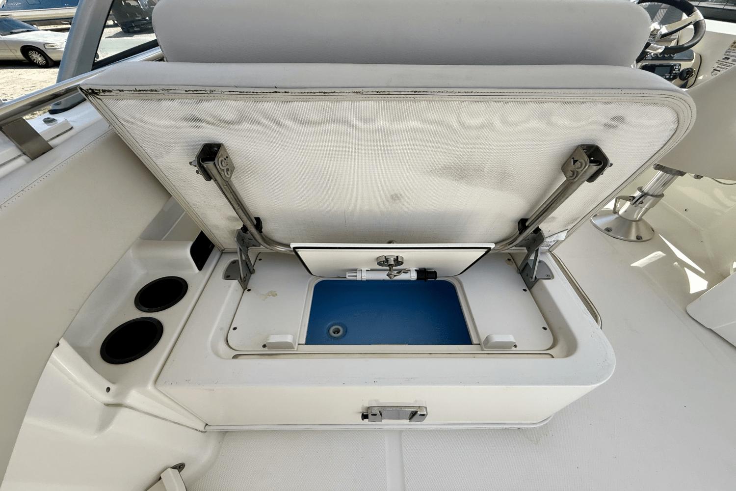 2017-boston-whaler-230-vantage-power-9845499-983786616-0-240620250806-13