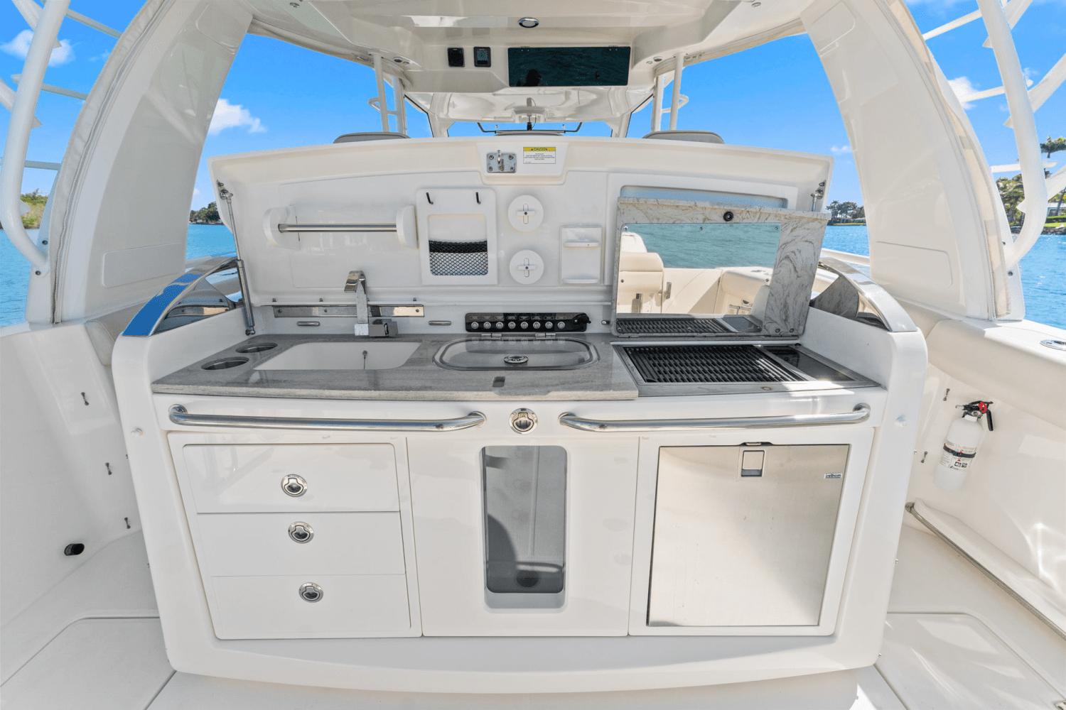 2017-boston-whaler-420-outrage-power-9845501-983288982-0-200620250619-33