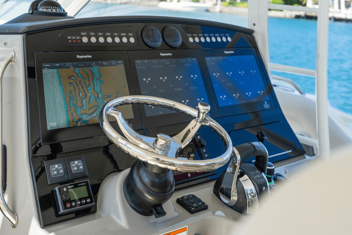 2017-boston-whaler-420-outrage-power-9845501-983288986-0-200620250619-47