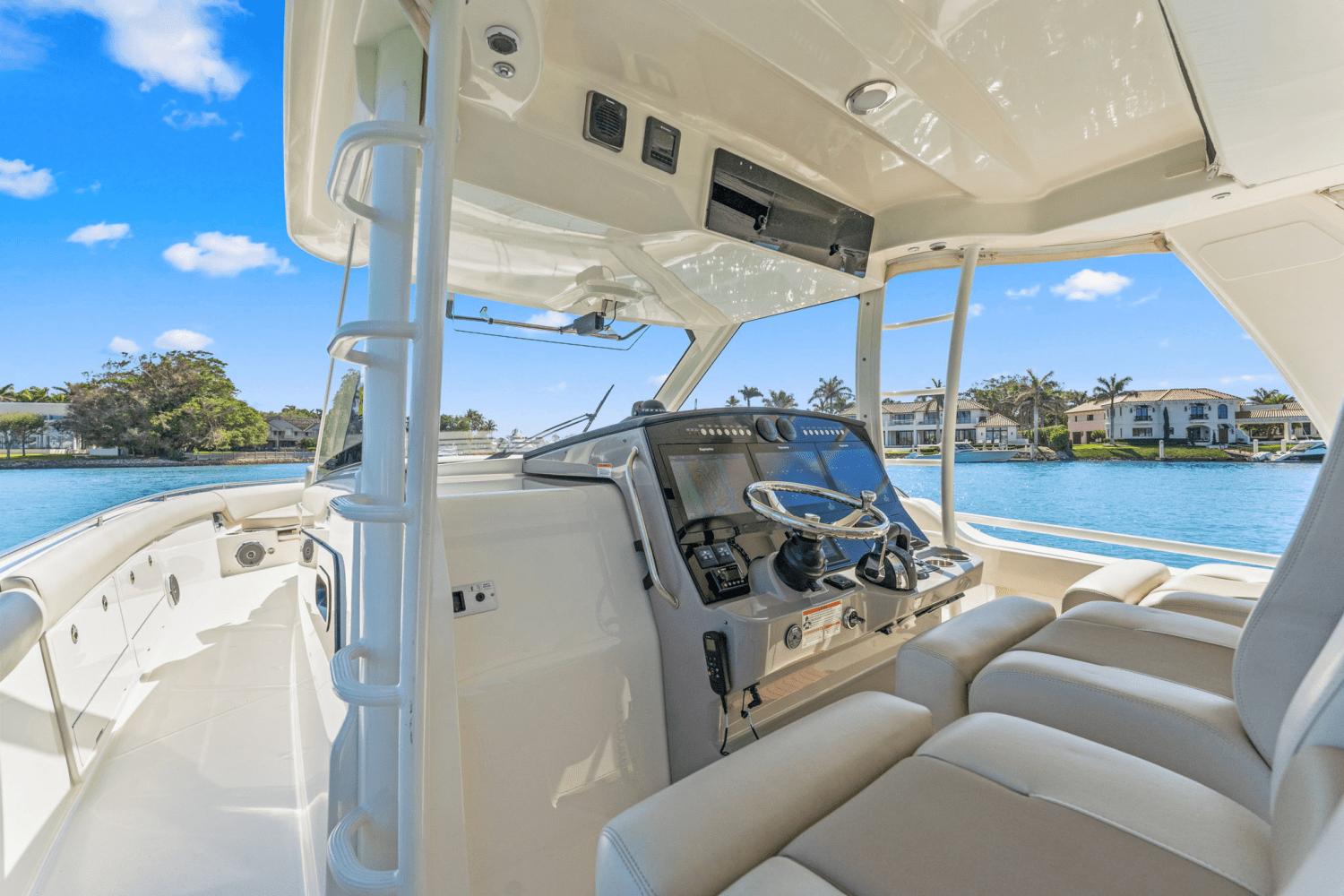 2017-boston-whaler-420-outrage-power-9845501-983288991-0-200620250619-28
