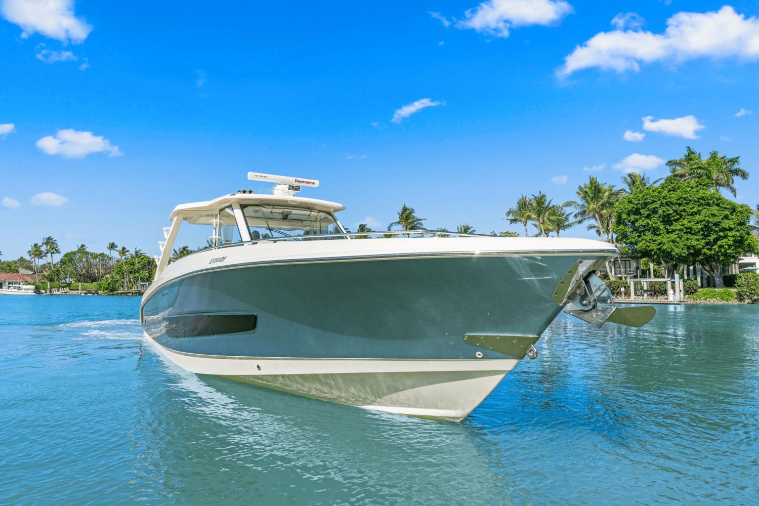2017-boston-whaler-420-outrage-power-9845501-983289002-0-200620250619-12