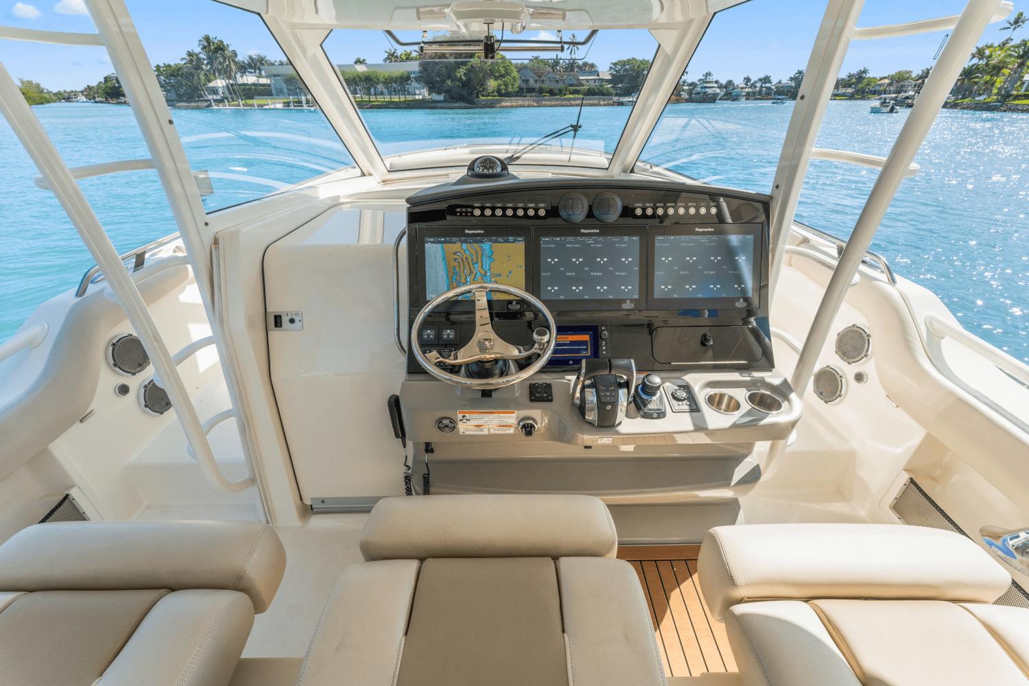 2017-boston-whaler-420-outrage-power-9845501-983289013-0-200620250619-29