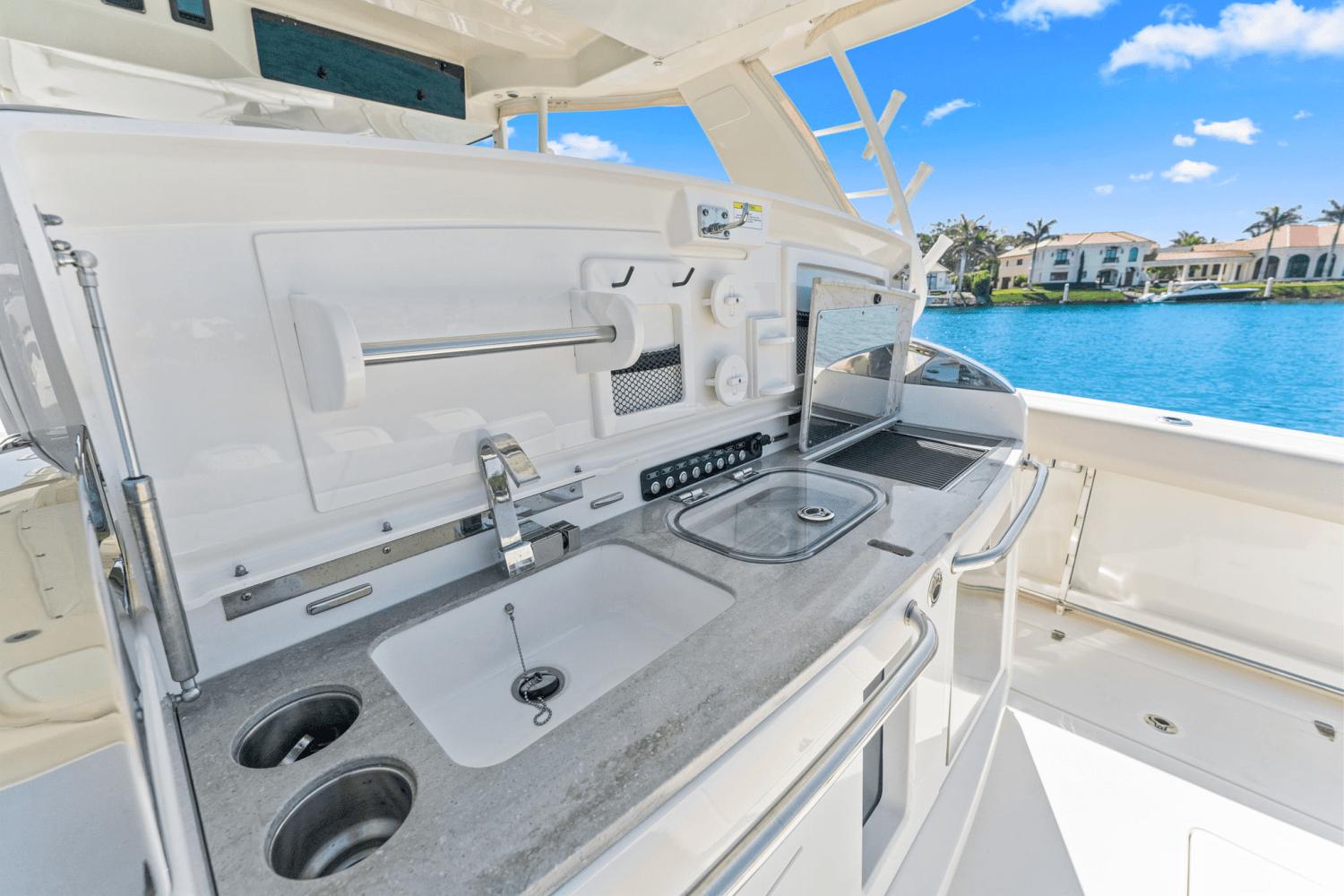 2017-boston-whaler-420-outrage-power-9845501-983289015-0-200620250619-34
