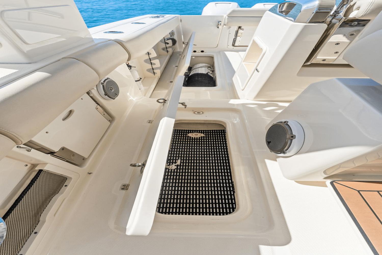 2017-boston-whaler-420-outrage-power-9845501-983289020-0-200620250619-36