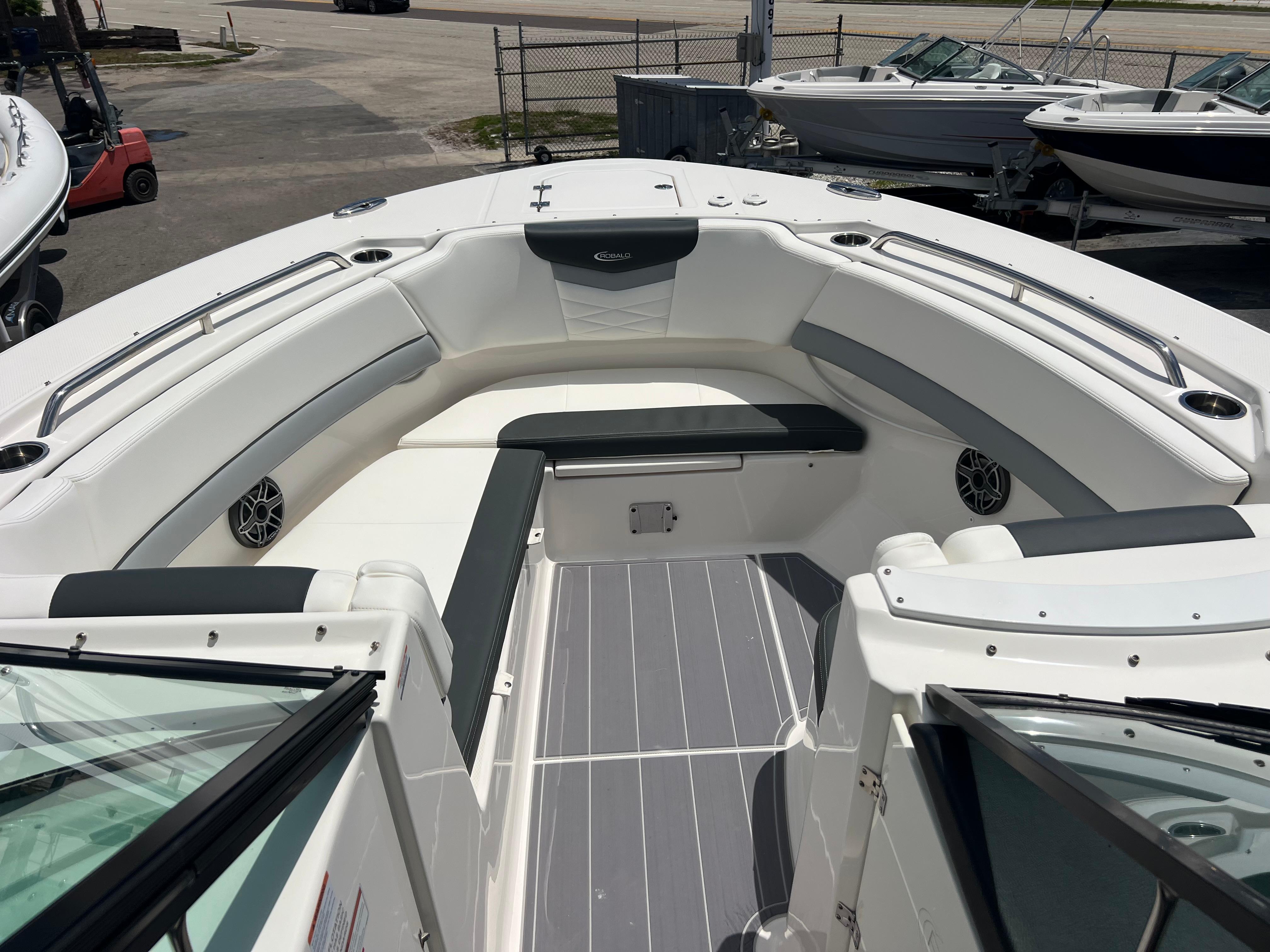 2020-robalo-r317-dual-console-power-9835511-20250611122222612-1_XLARGE