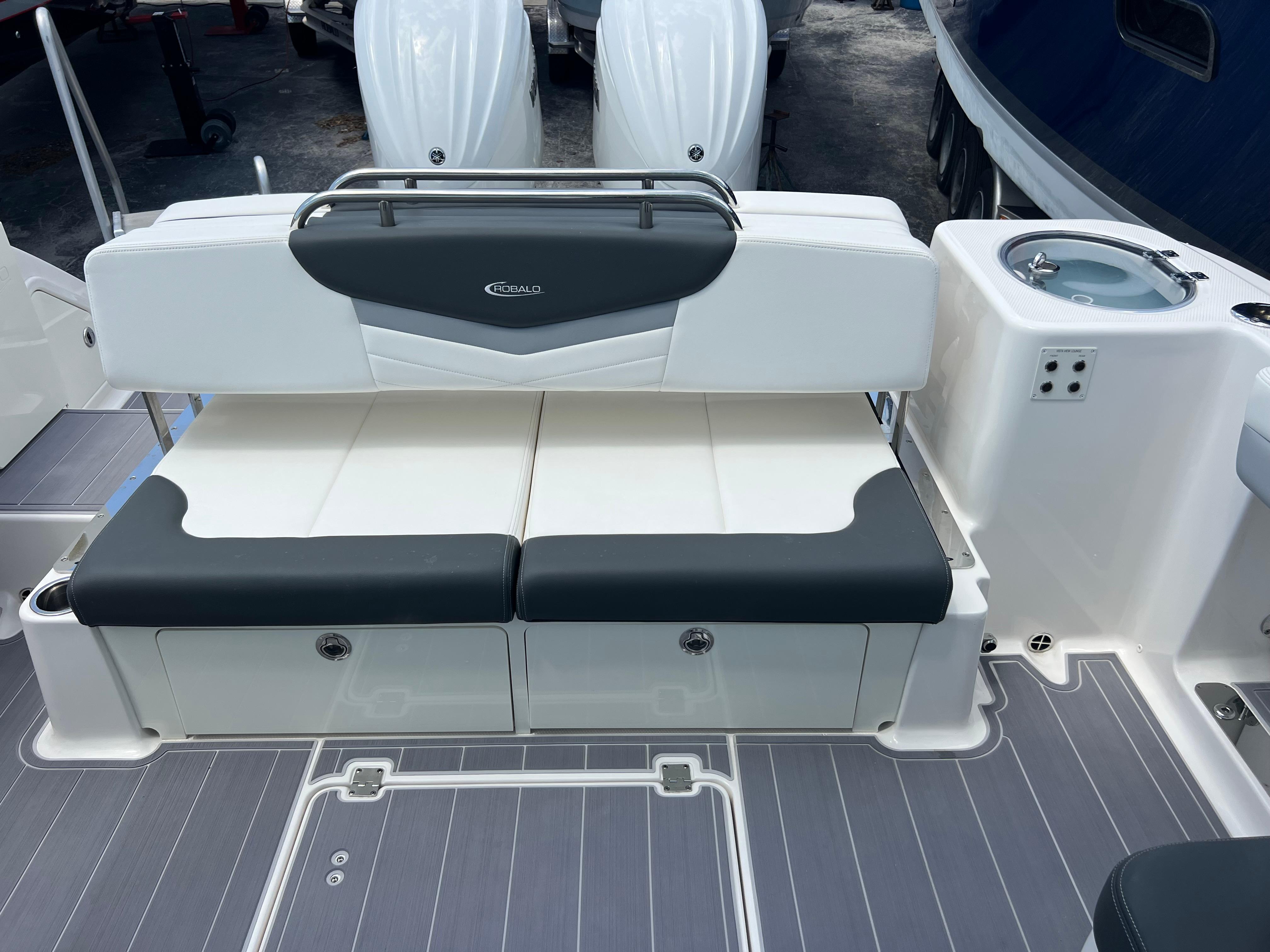 2020-robalo-r317-dual-console-power-9835511-20250611122300580-1_XLARGE