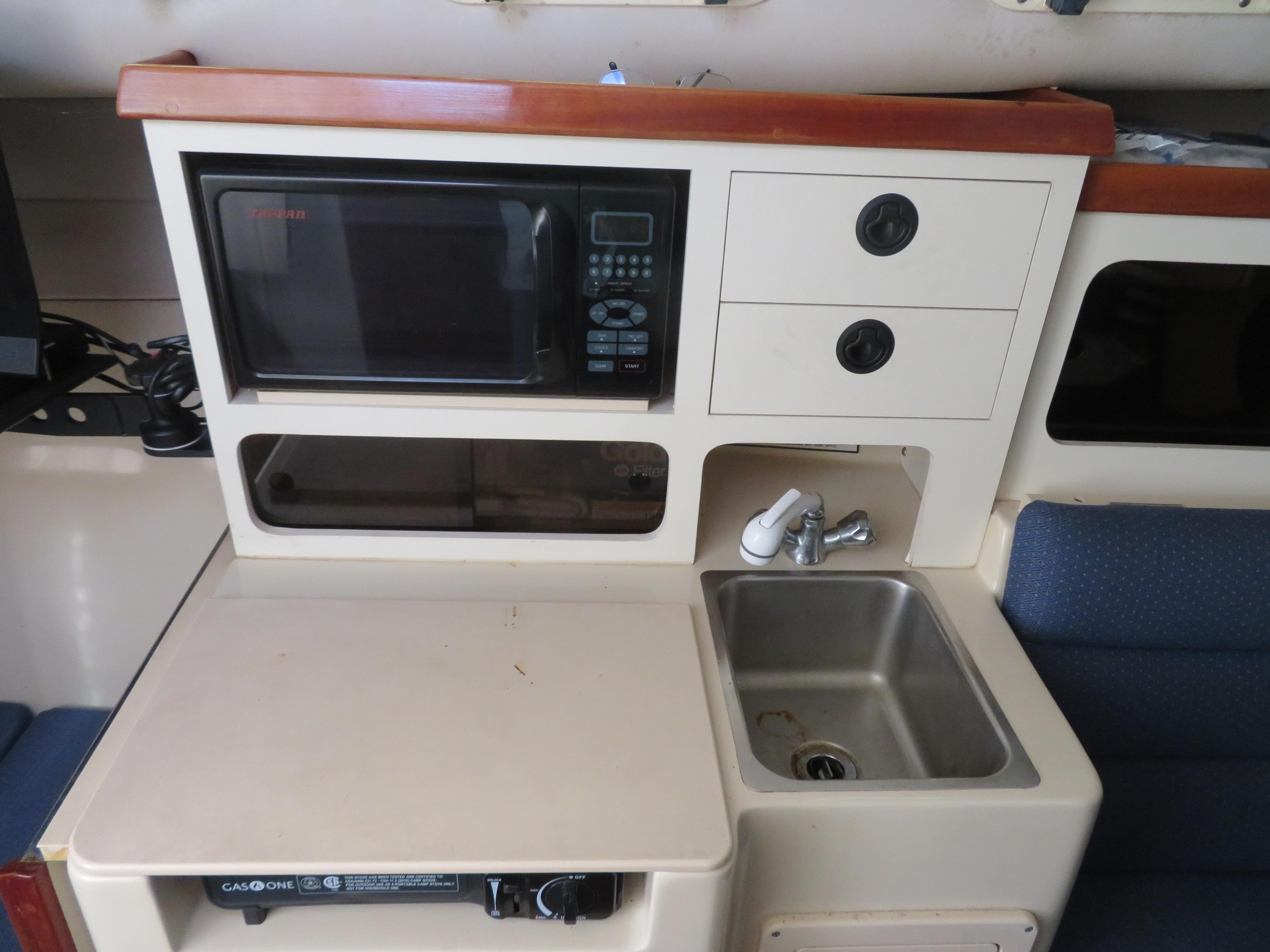 Albin 30 No Name - Cabin, Galley Sink, Microwave