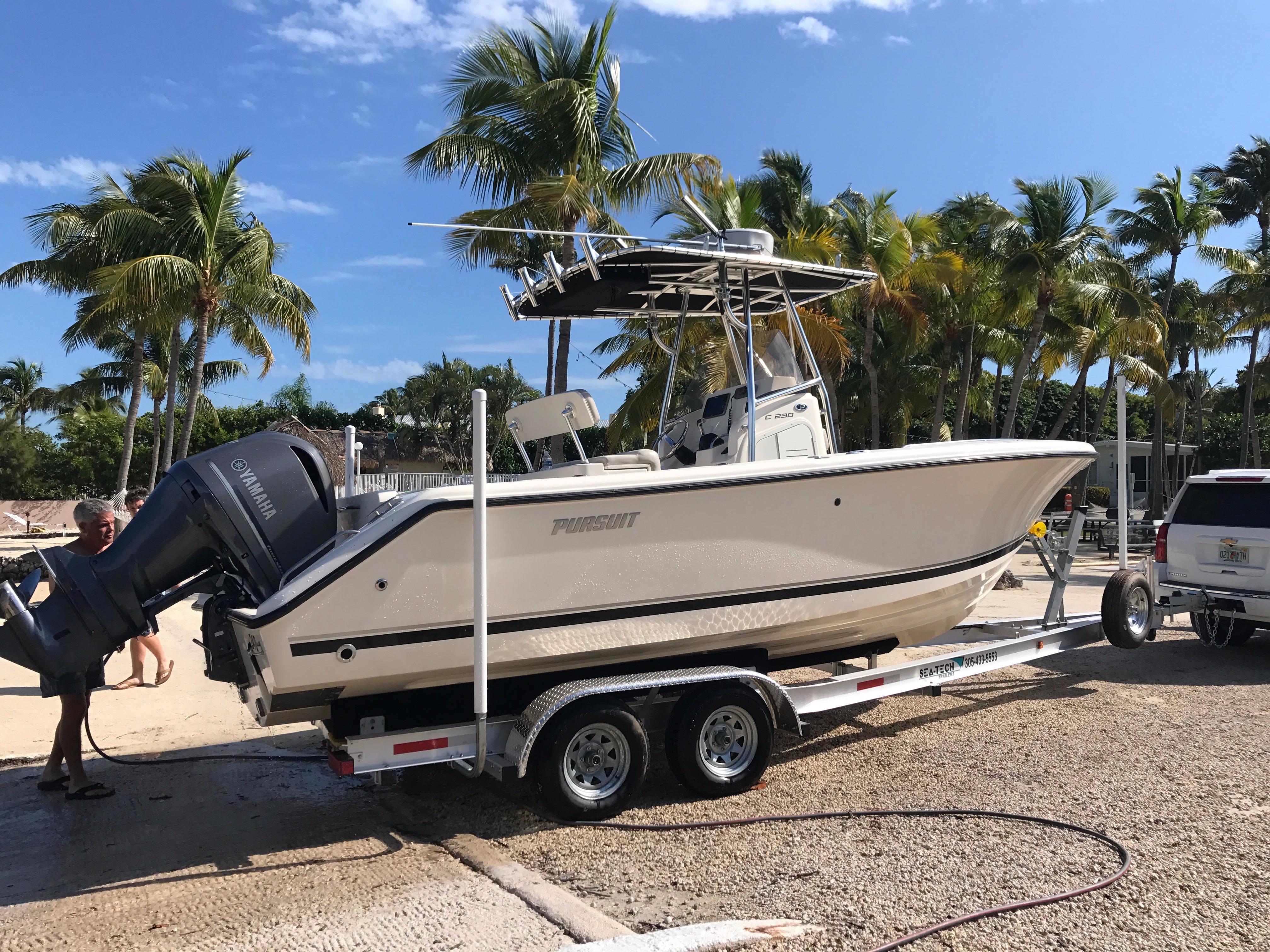 2014 Pursuit C 230 Center Console