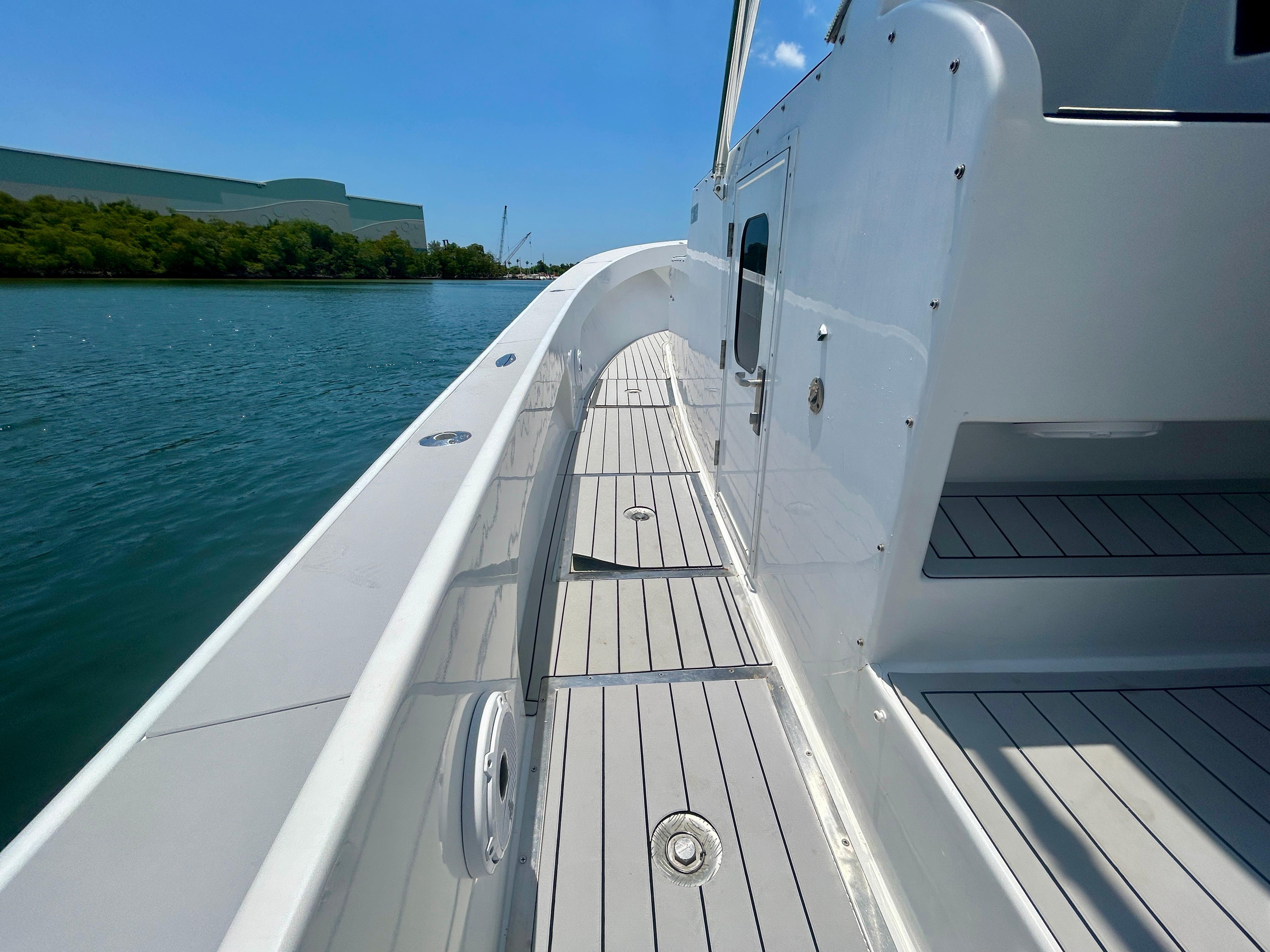 Chesapeake-53 Center Console 2017-Highly Migratory FL-US-9795522 | Thumbnail