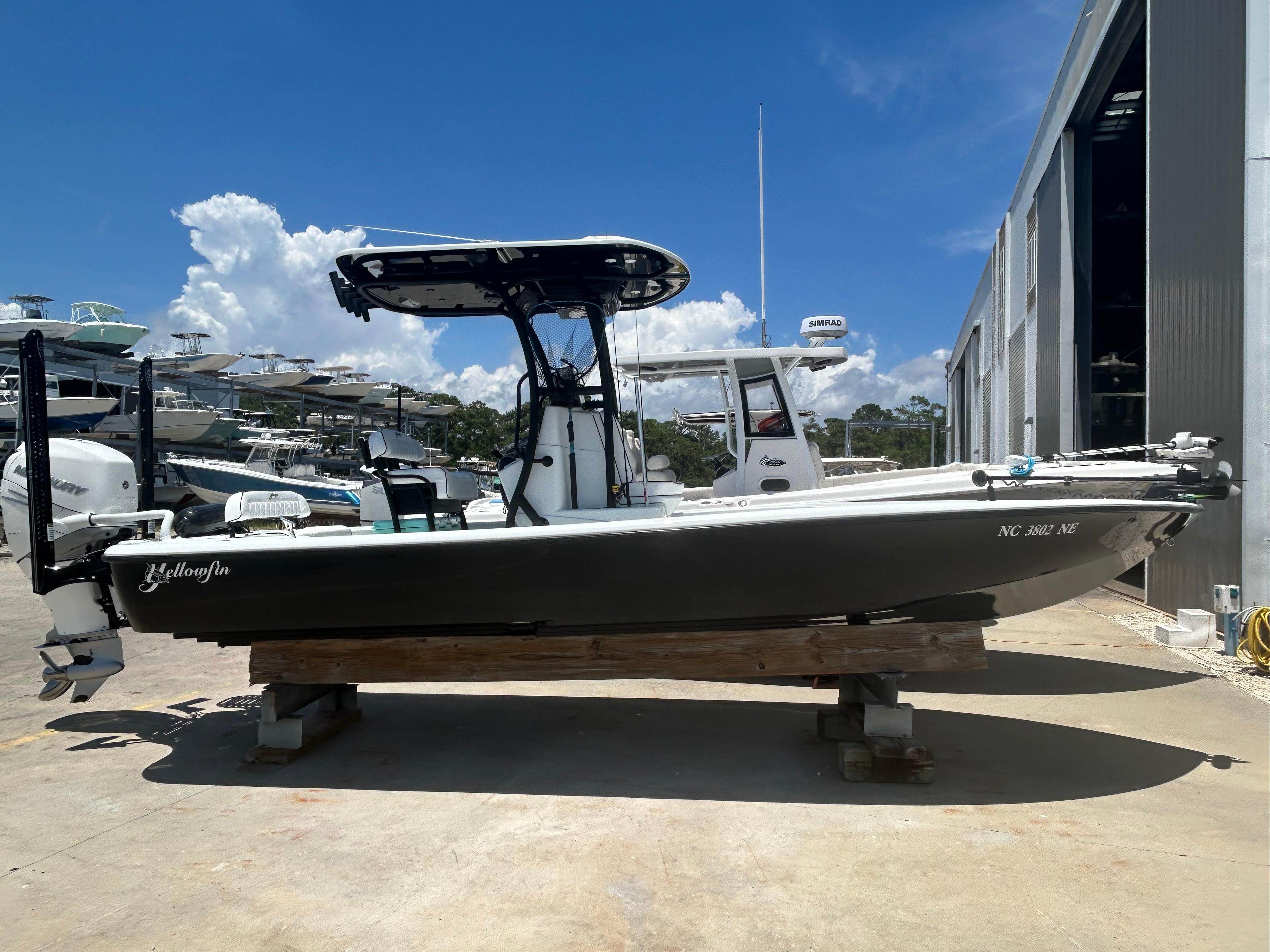 2021 Yellowfin 24 Bay CE