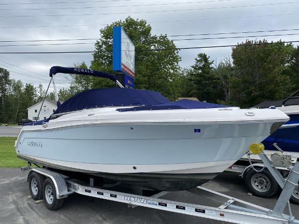 2018 Robalo boat for sale, model of the boat is R227 & Image # 4 of 13