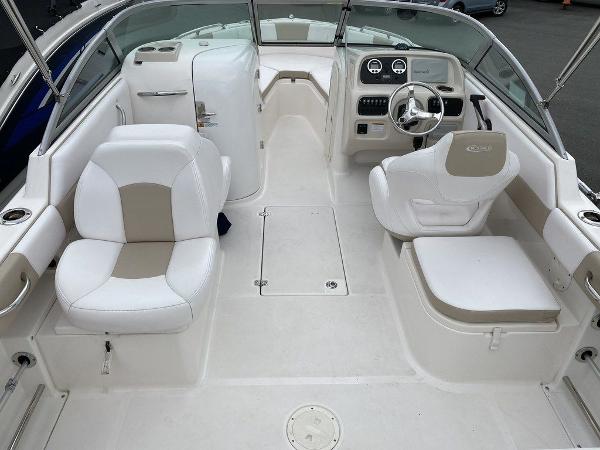 2018 Robalo boat for sale, model of the boat is R227 & Image # 6 of 13