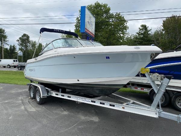 2018 Robalo boat for sale, model of the boat is R227 & Image # 2 of 13