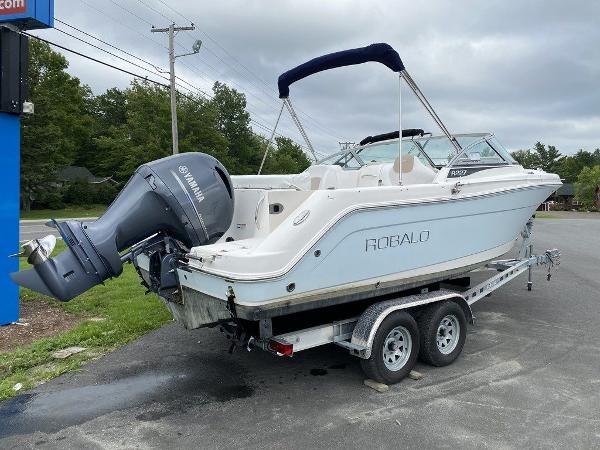 2018 Robalo boat for sale, model of the boat is R227 & Image # 3 of 13